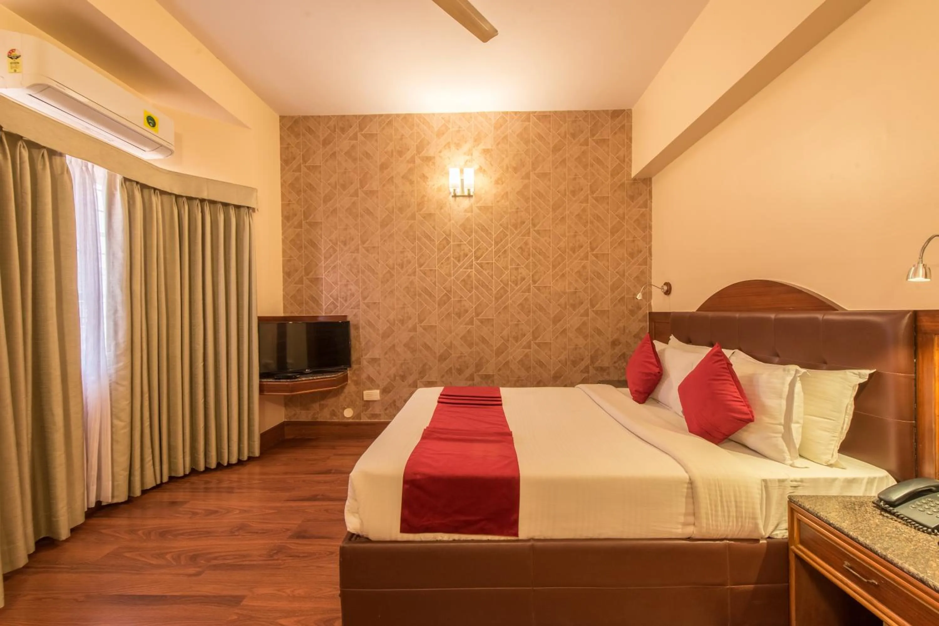 Bedroom, Bed in Bangalore Gate Hotel & Conferences