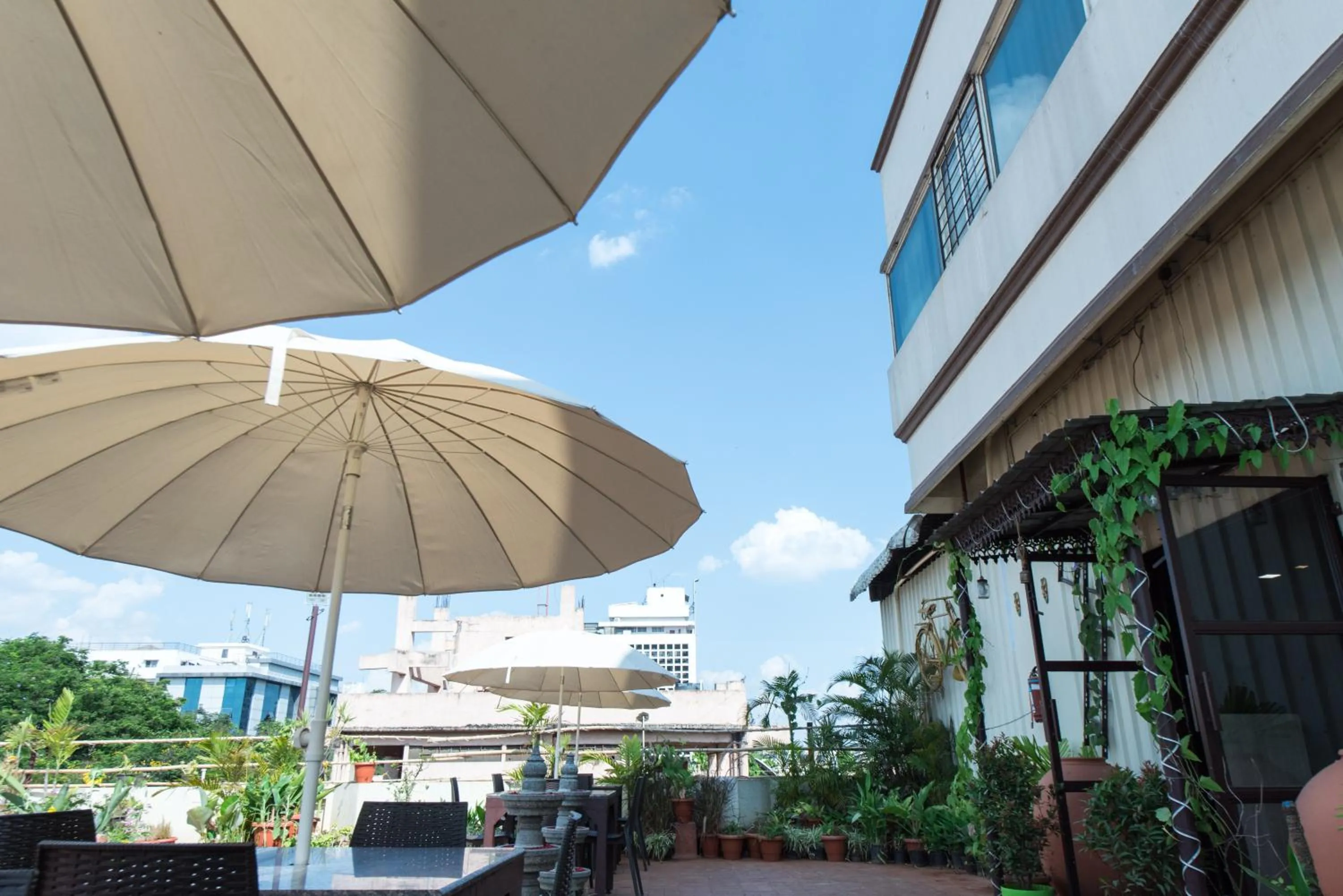 Restaurant/places to eat in Bangalore Gate Hotel & Conferences