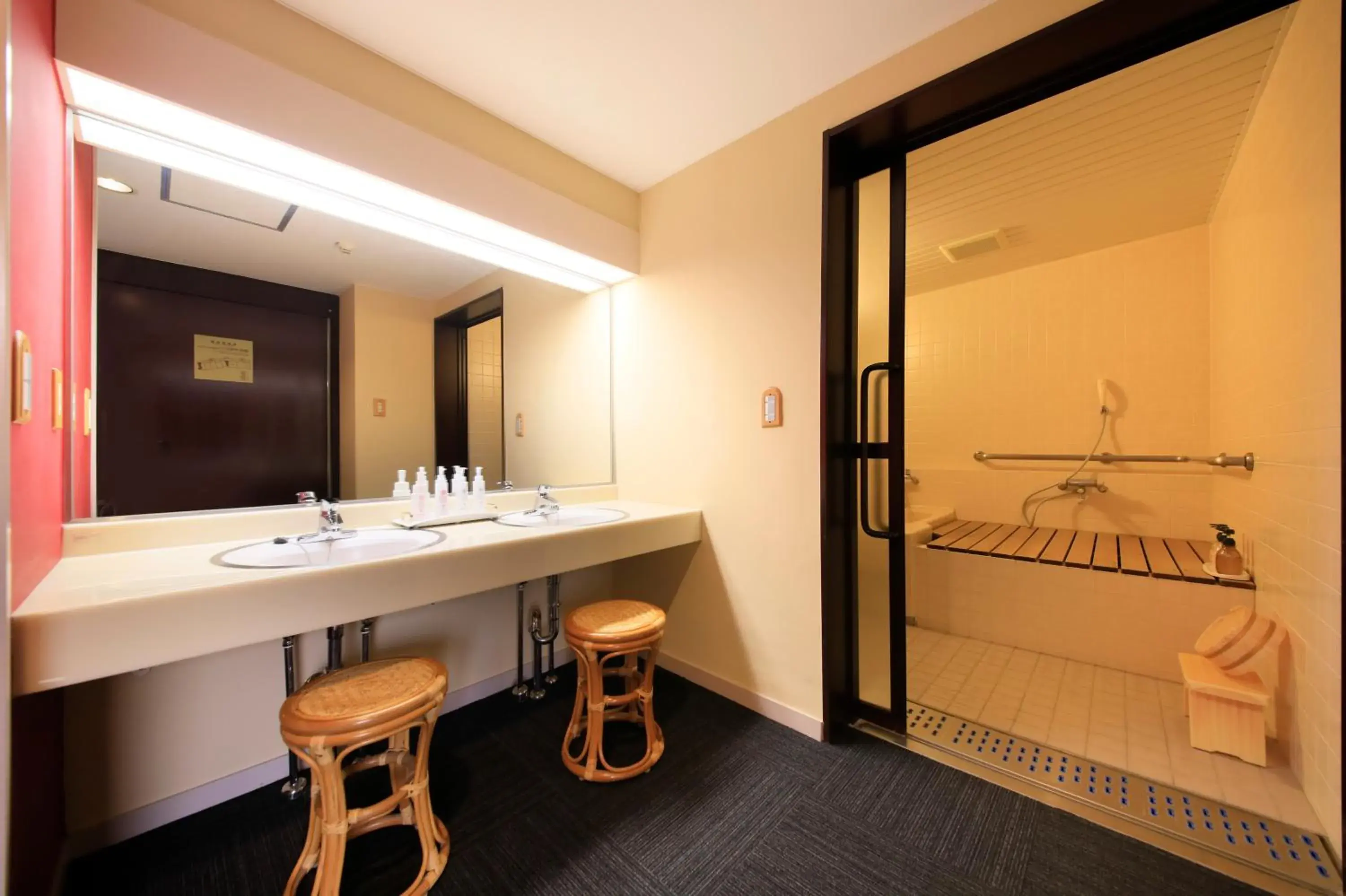 Twin Room - Disability Access in Yutorelo Beppu Twin Room - Disability Access in Yutorelo Beppu