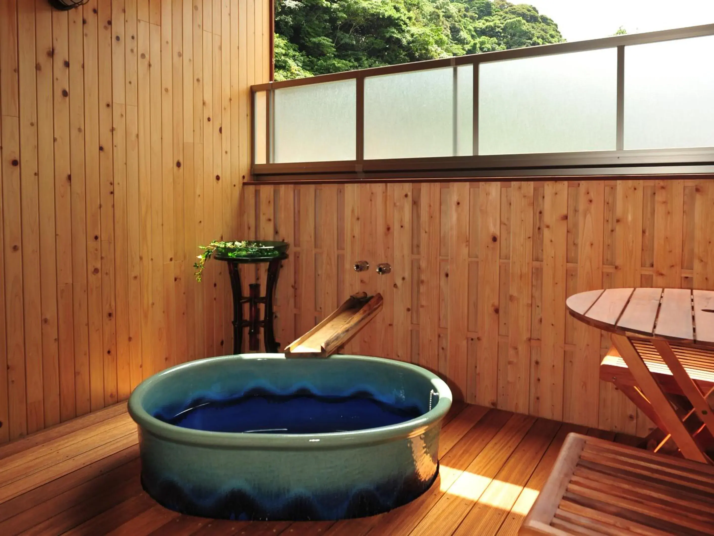 Deluxe Twin Room with Open-Air Bath in Yutorelo Beppu Deluxe Twin Room with Open-Air Bath in Yutorelo Beppu