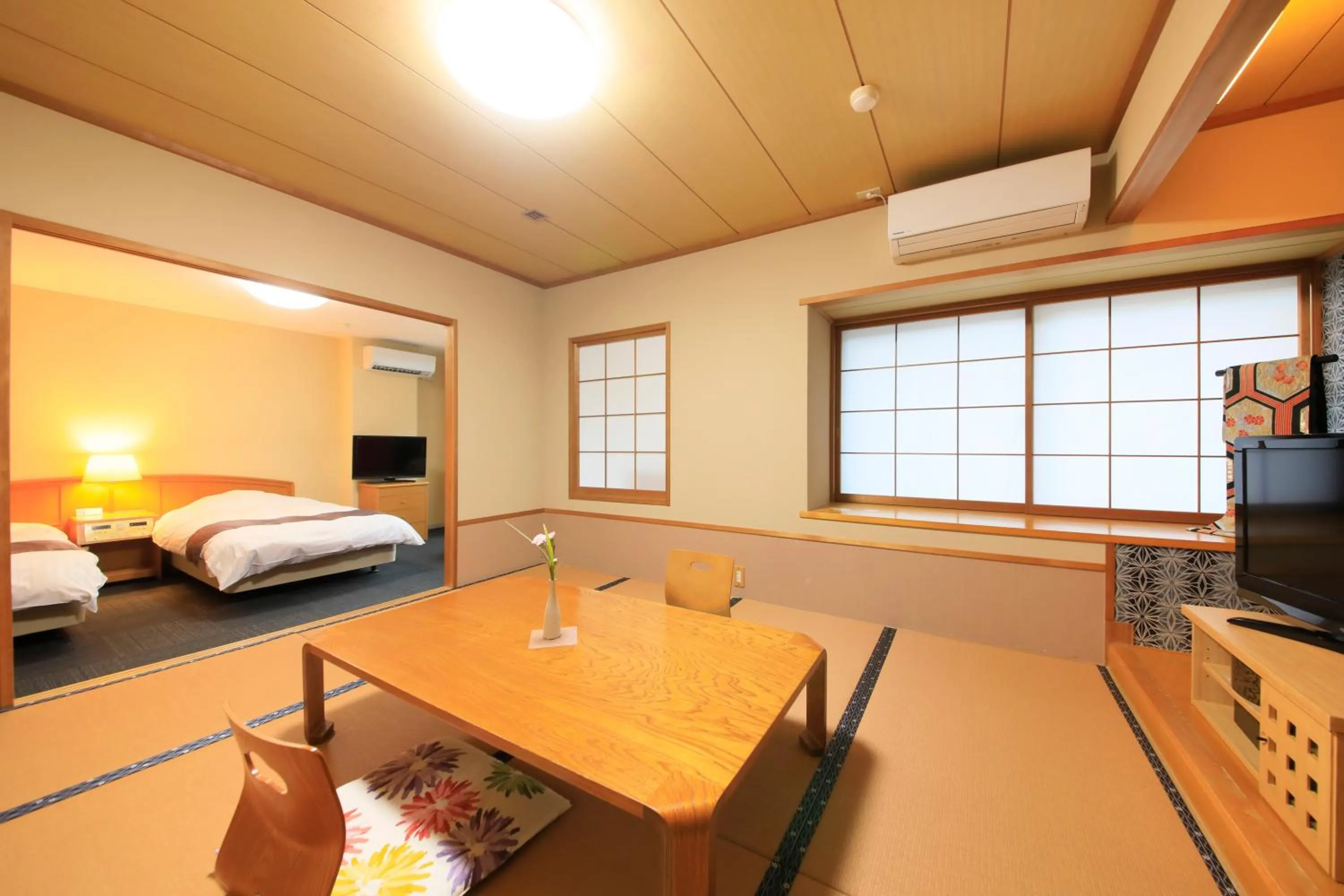 Photo of the whole room, Bed in Yutorelo Beppu