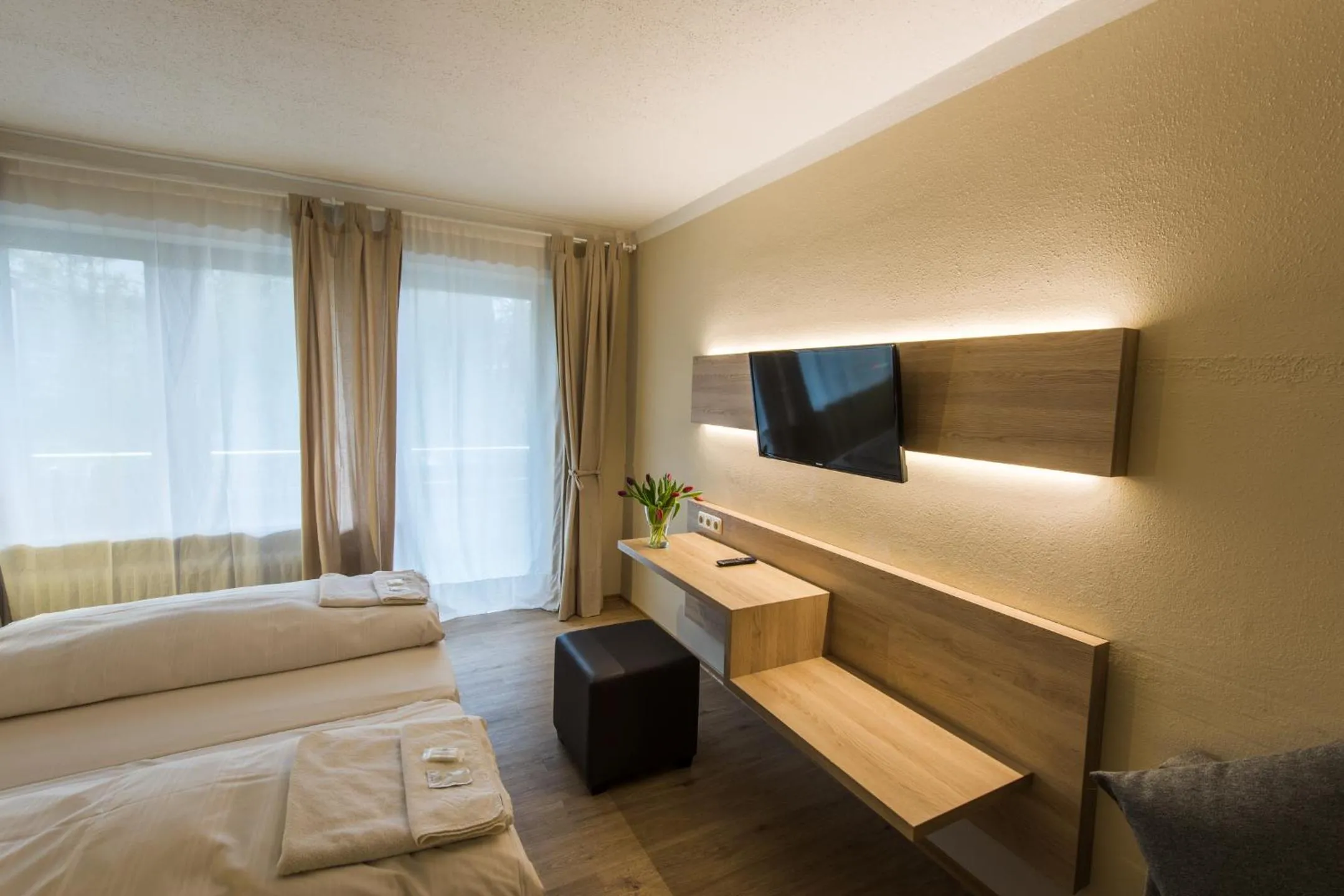 Bedroom, Bed in Ahorn Hotel