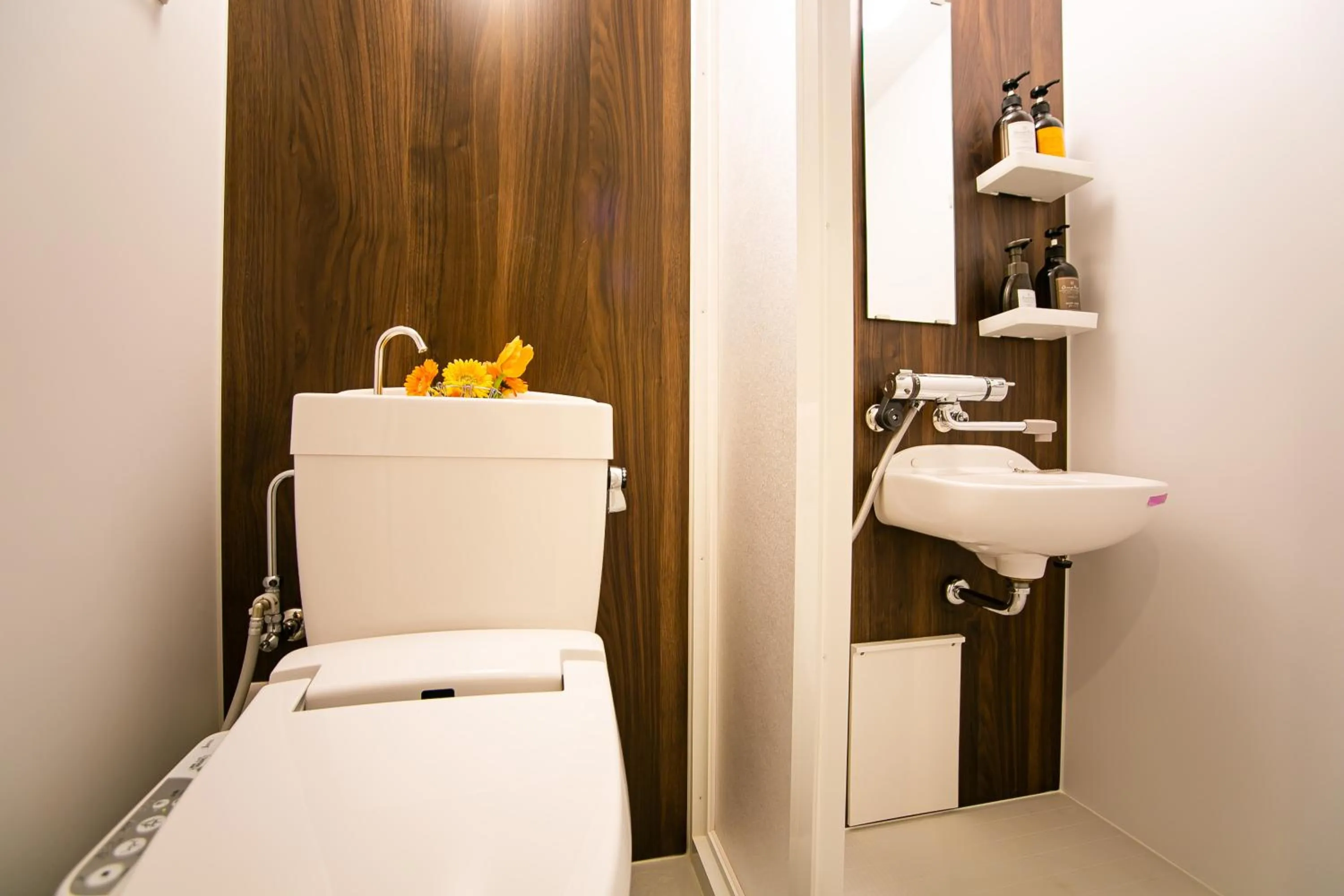 Shower in Yufuin Lamp no Yado