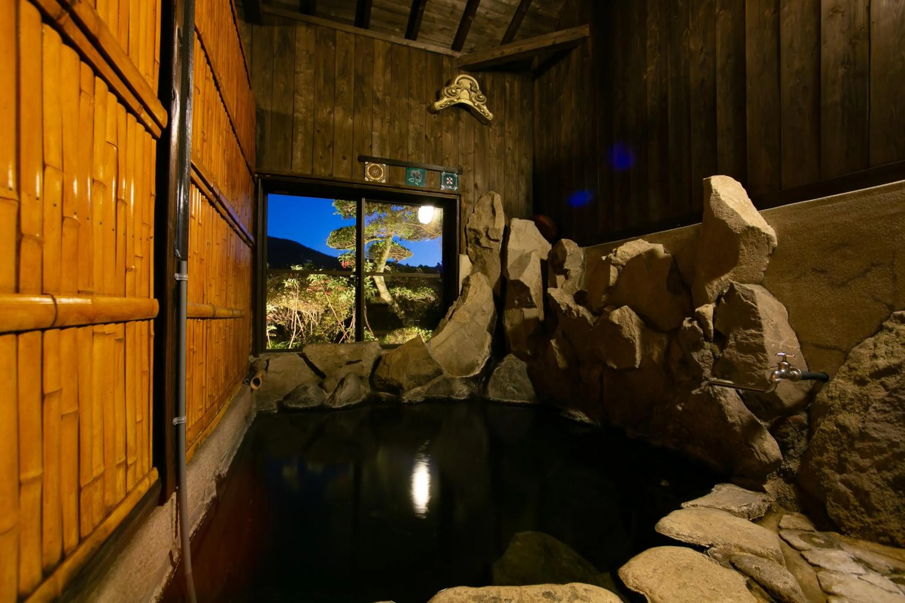 Hot Spring Bath in Yufuin Lamp no Yado