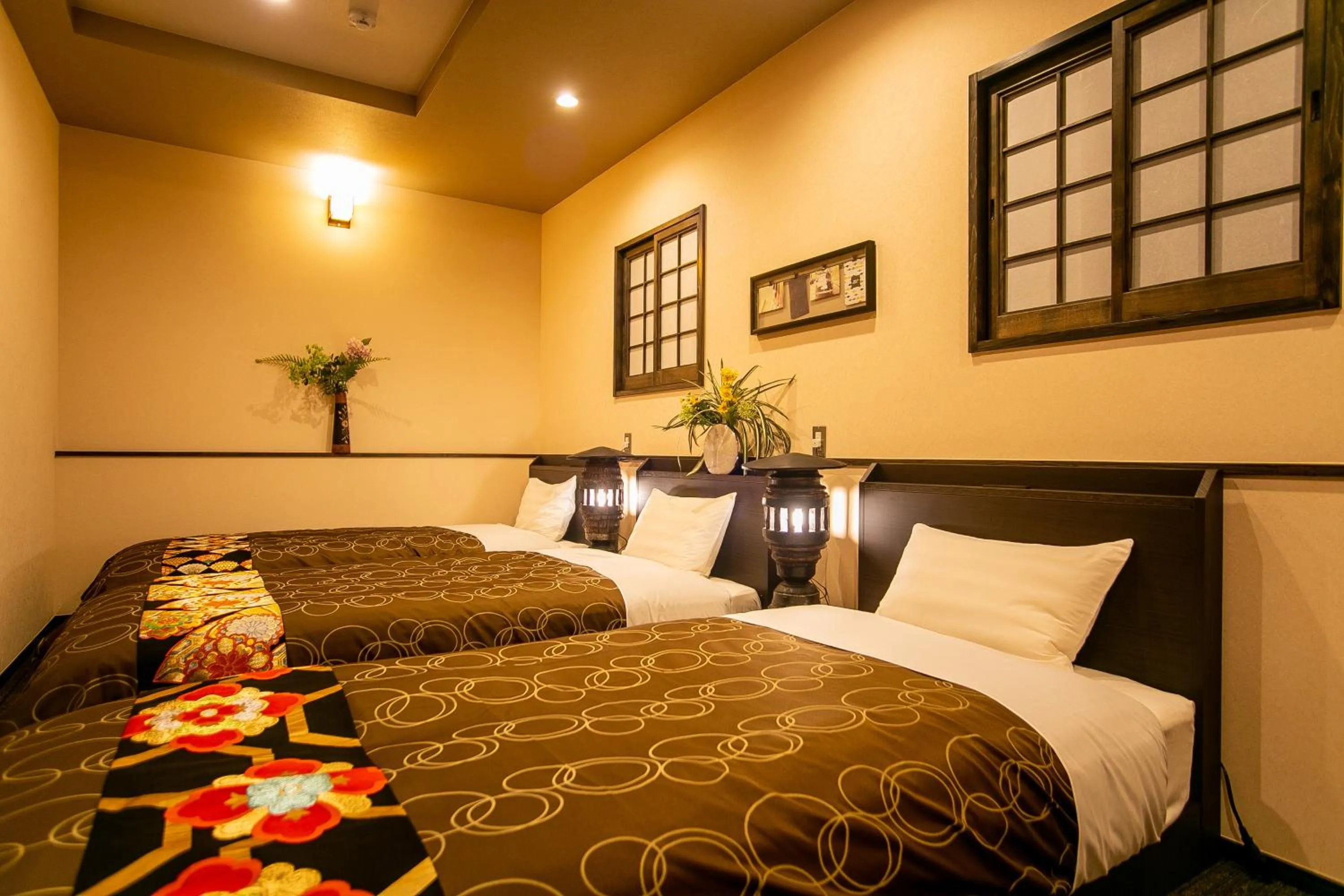 Photo of the whole room, Bed in Yufuin Lamp no Yado