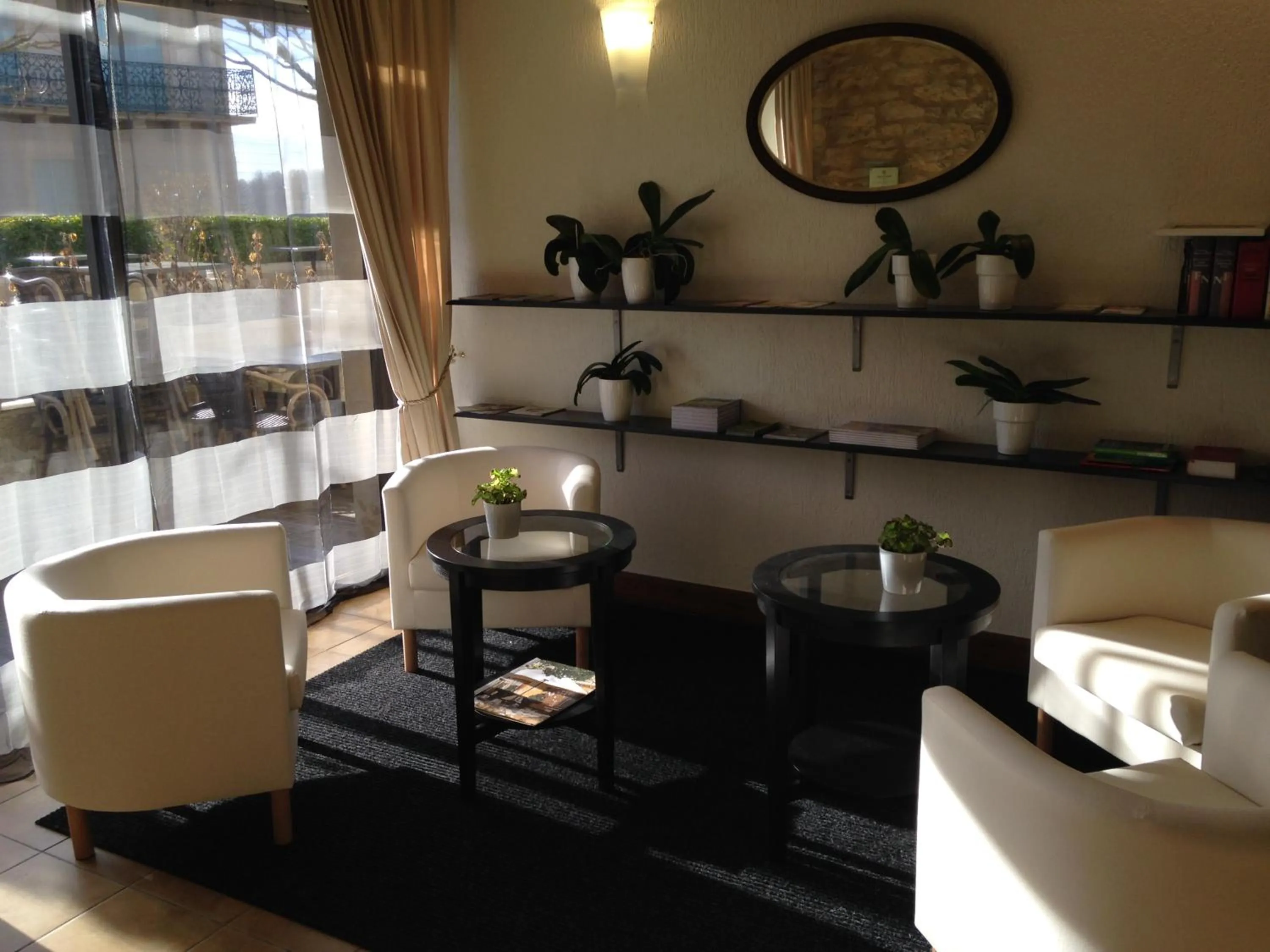 Living room in Logis Hôtel Restaurant La Bastide