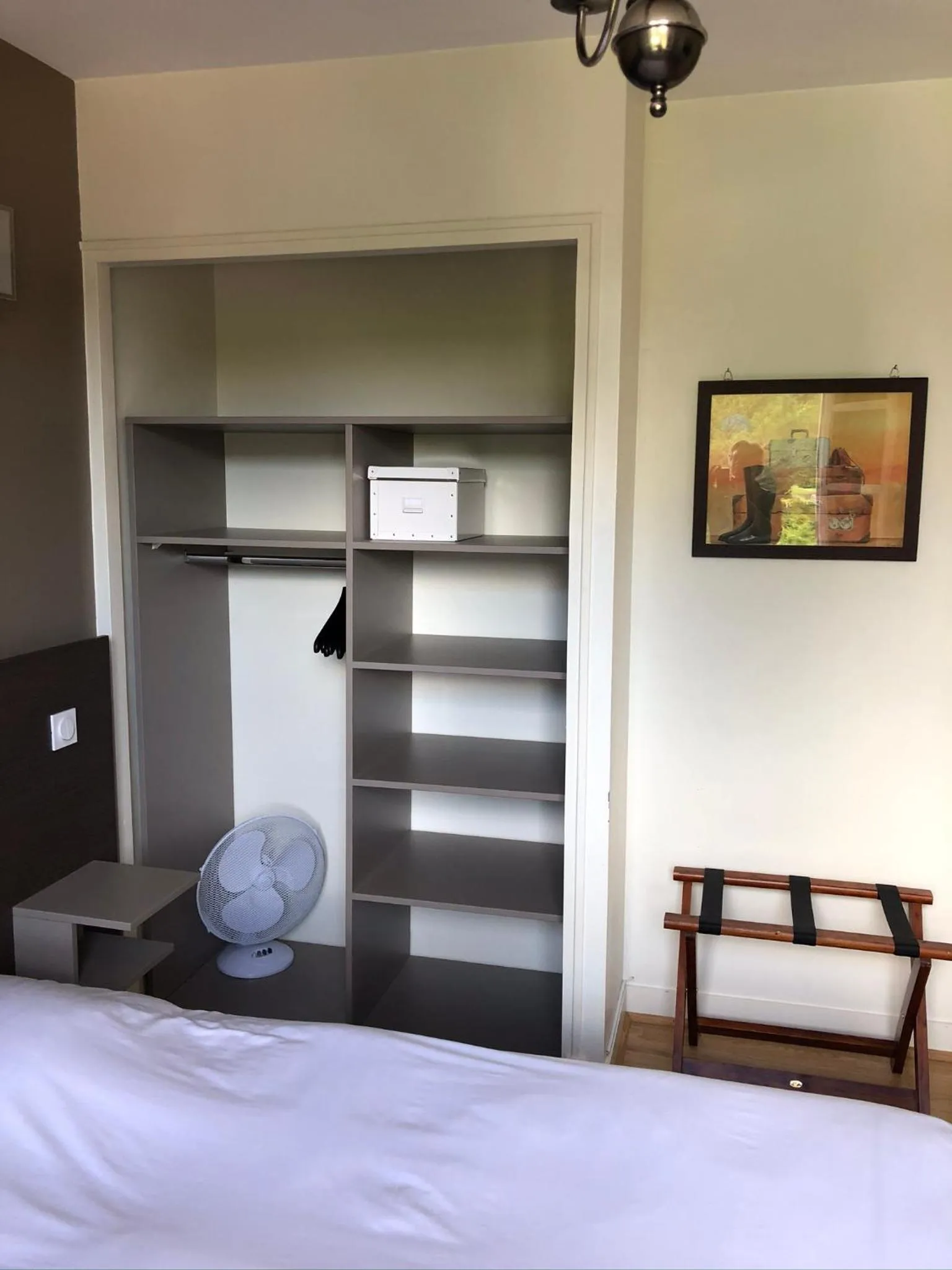 Decorative detail in Logis Hôtel Restaurant La Bastide