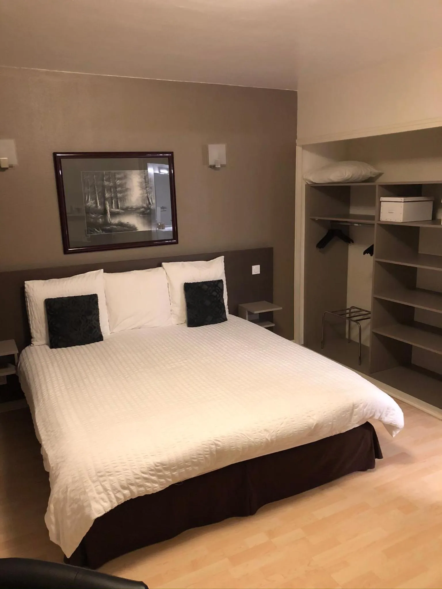 Bed in Logis Hôtel Restaurant La Bastide