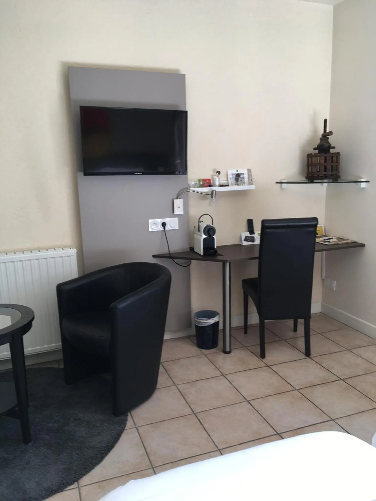 Coffee/tea facilities in Logis Hôtel Restaurant La Bastide