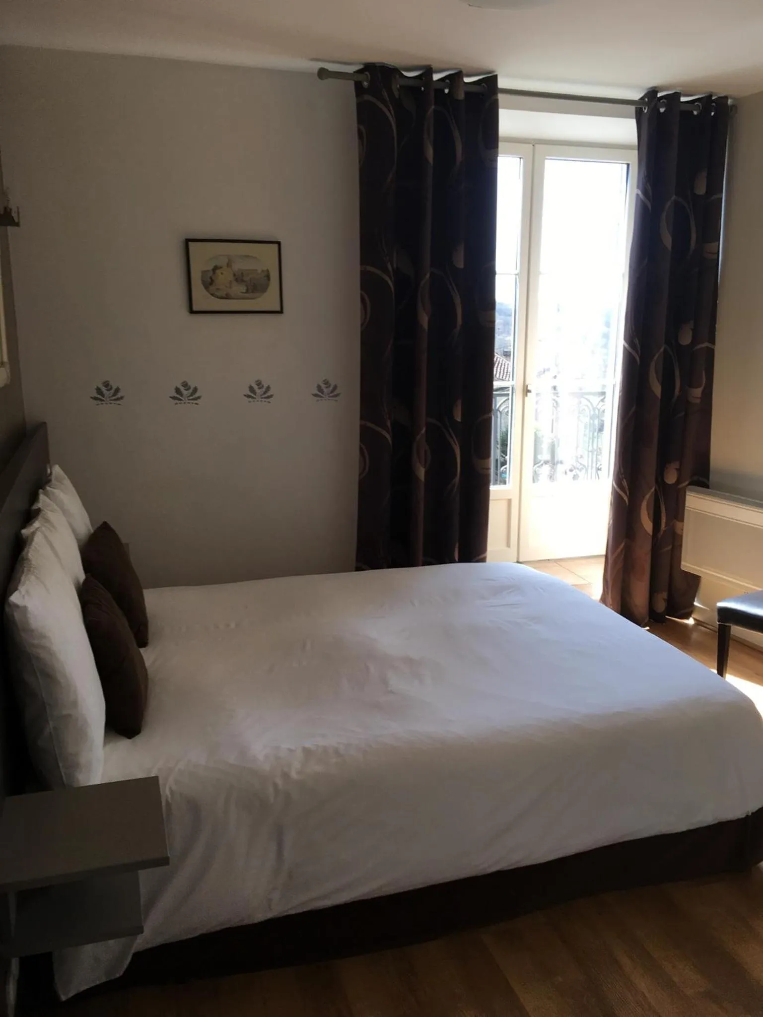 Decorative detail in Logis Hôtel Restaurant La Bastide