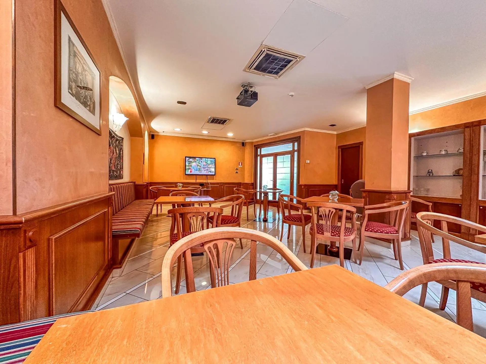 Communal lounge/ TV room in Hotel Valle Rossa