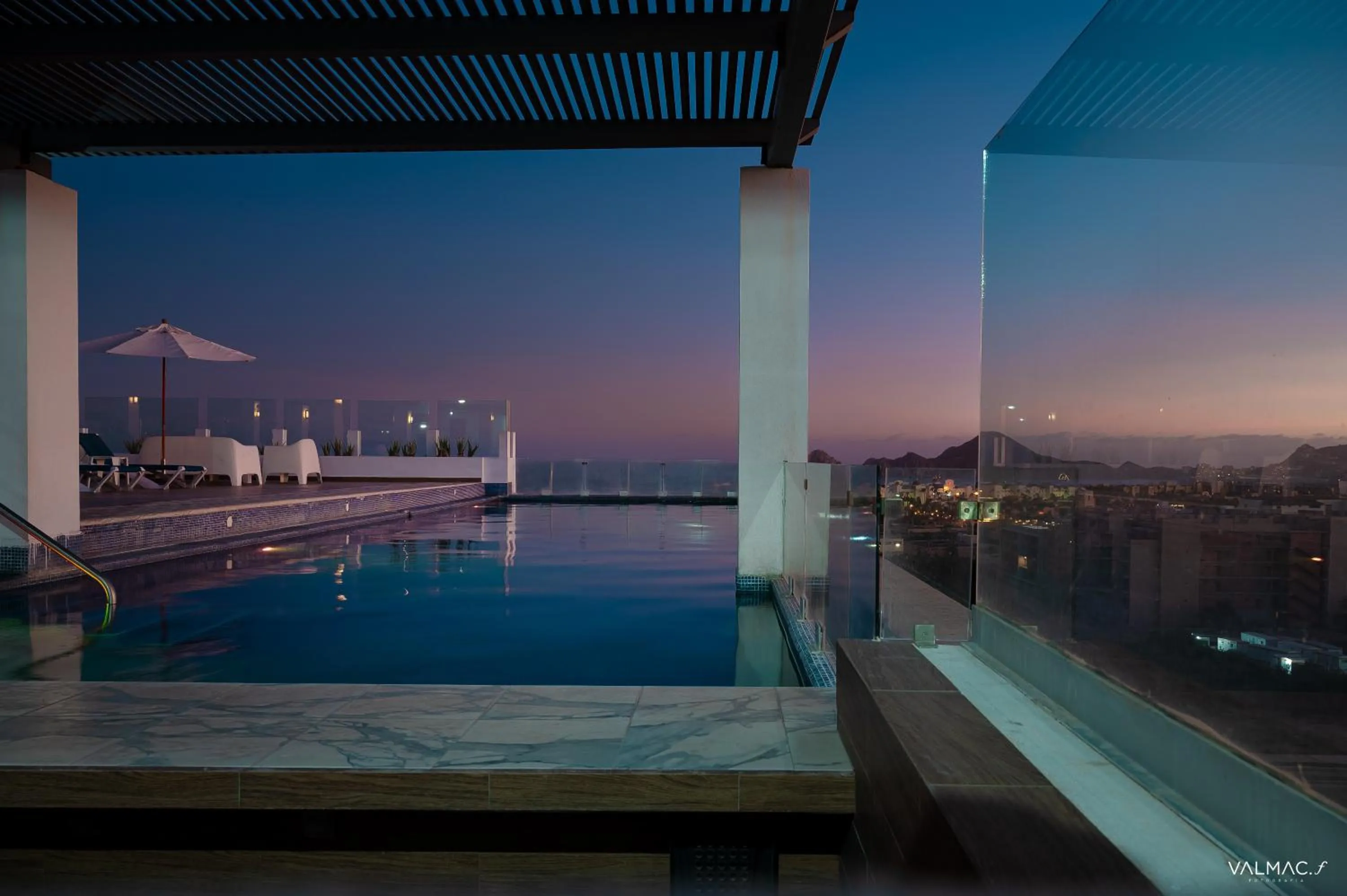 Swimming pool in Comfort Inn & Suites Los Cabos