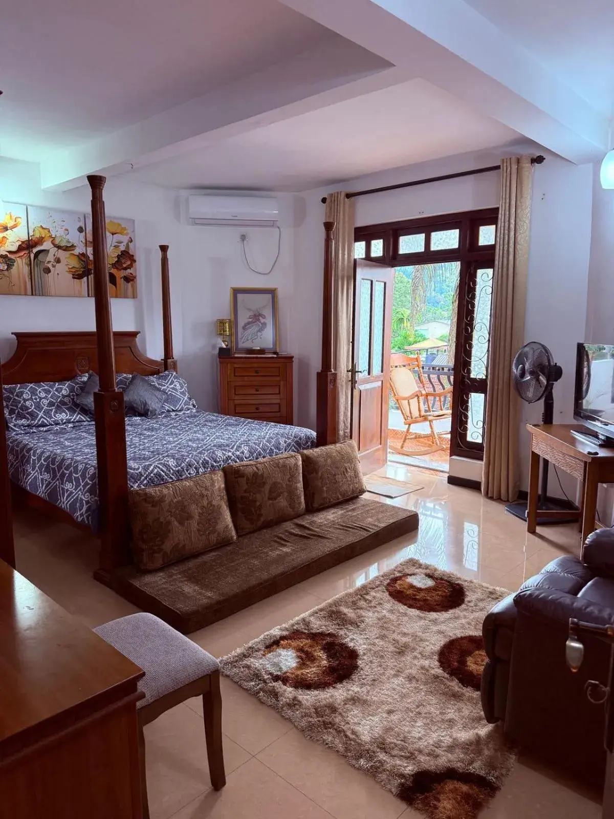 Queen Room with Balcony in Resident View Homestay Queen Room with Balcony in Resident View Homestay