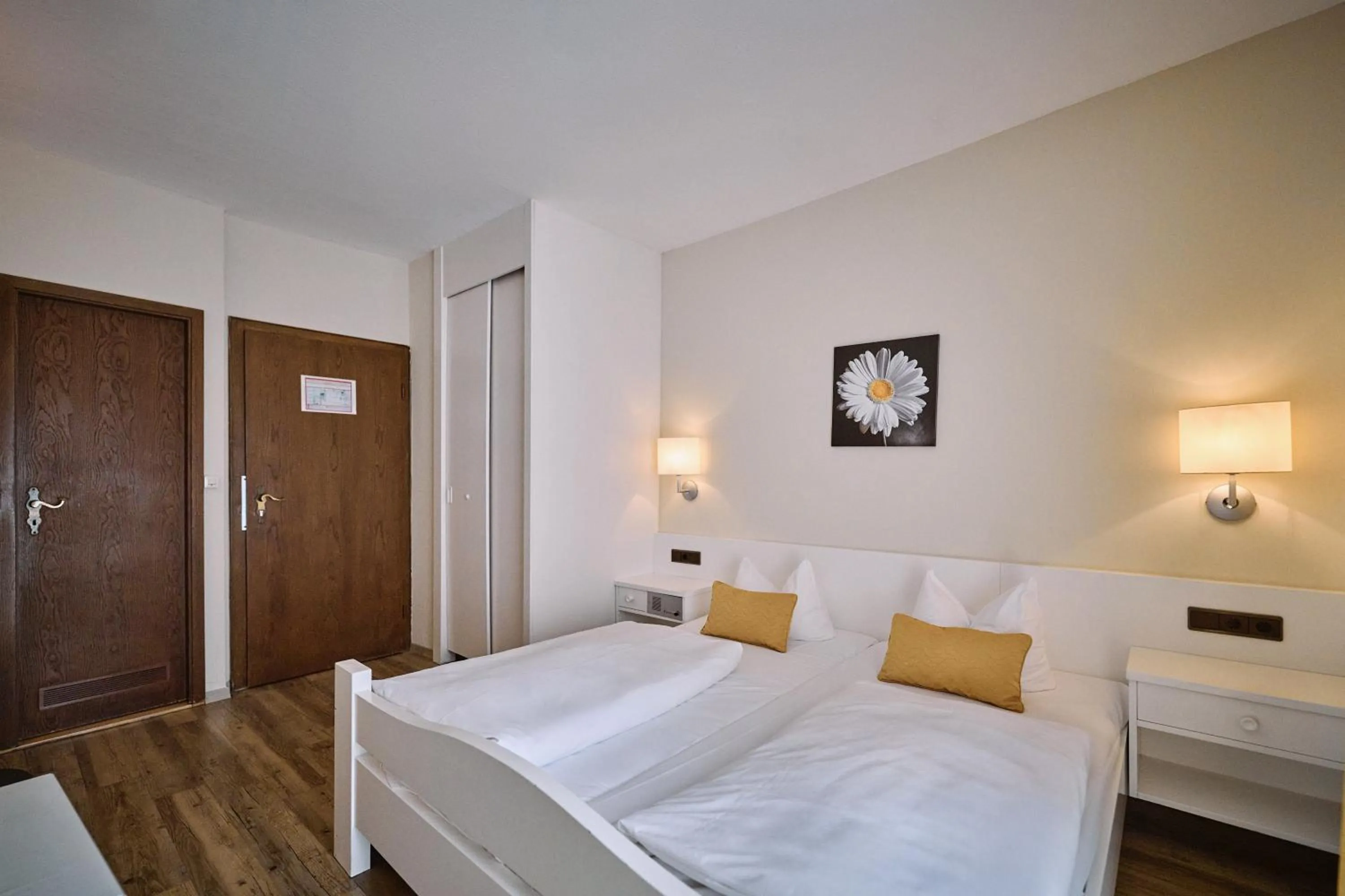 Bed in Herdegen Rooms - Self Check-in