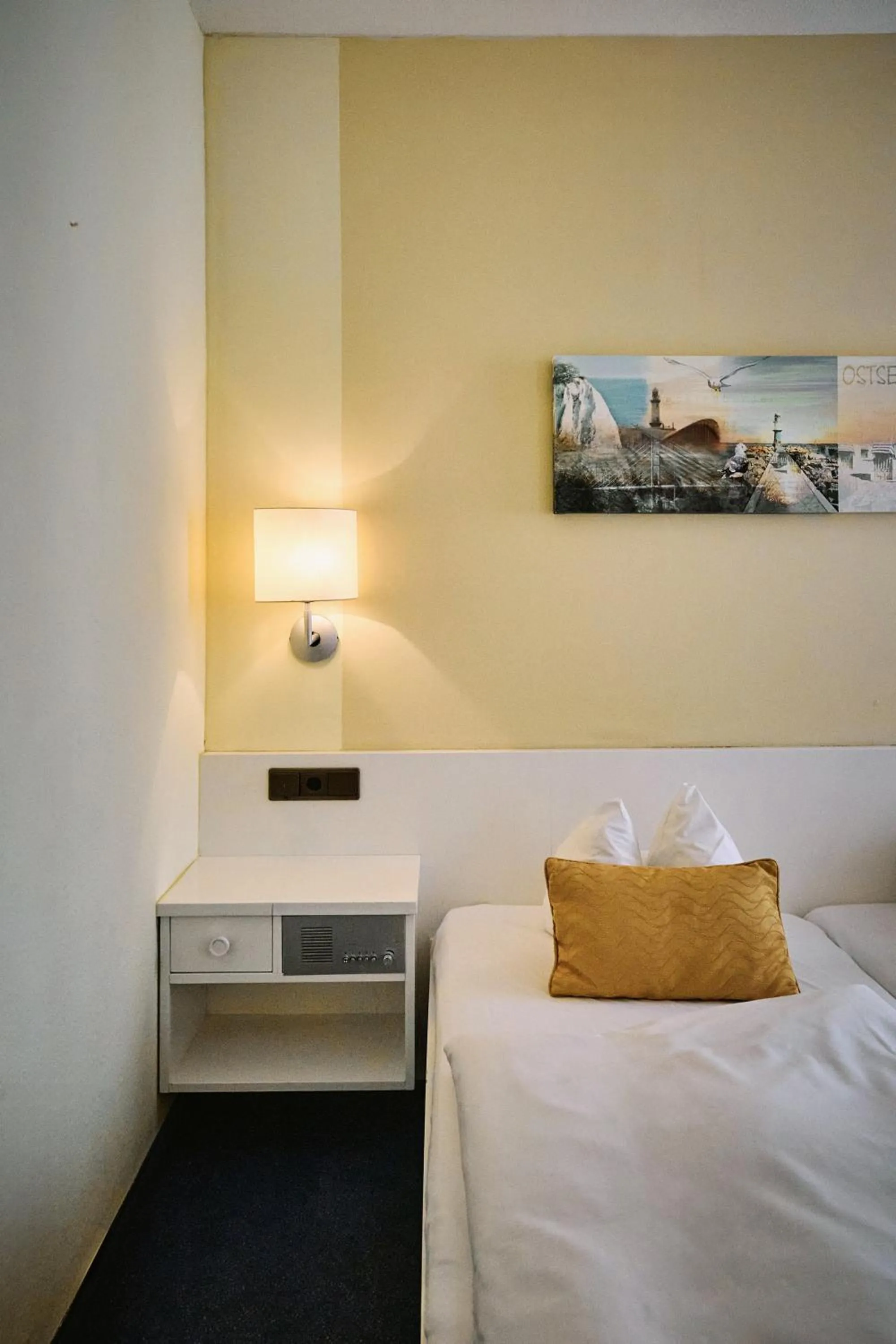 Bed in Herdegen Rooms - Self Check-in