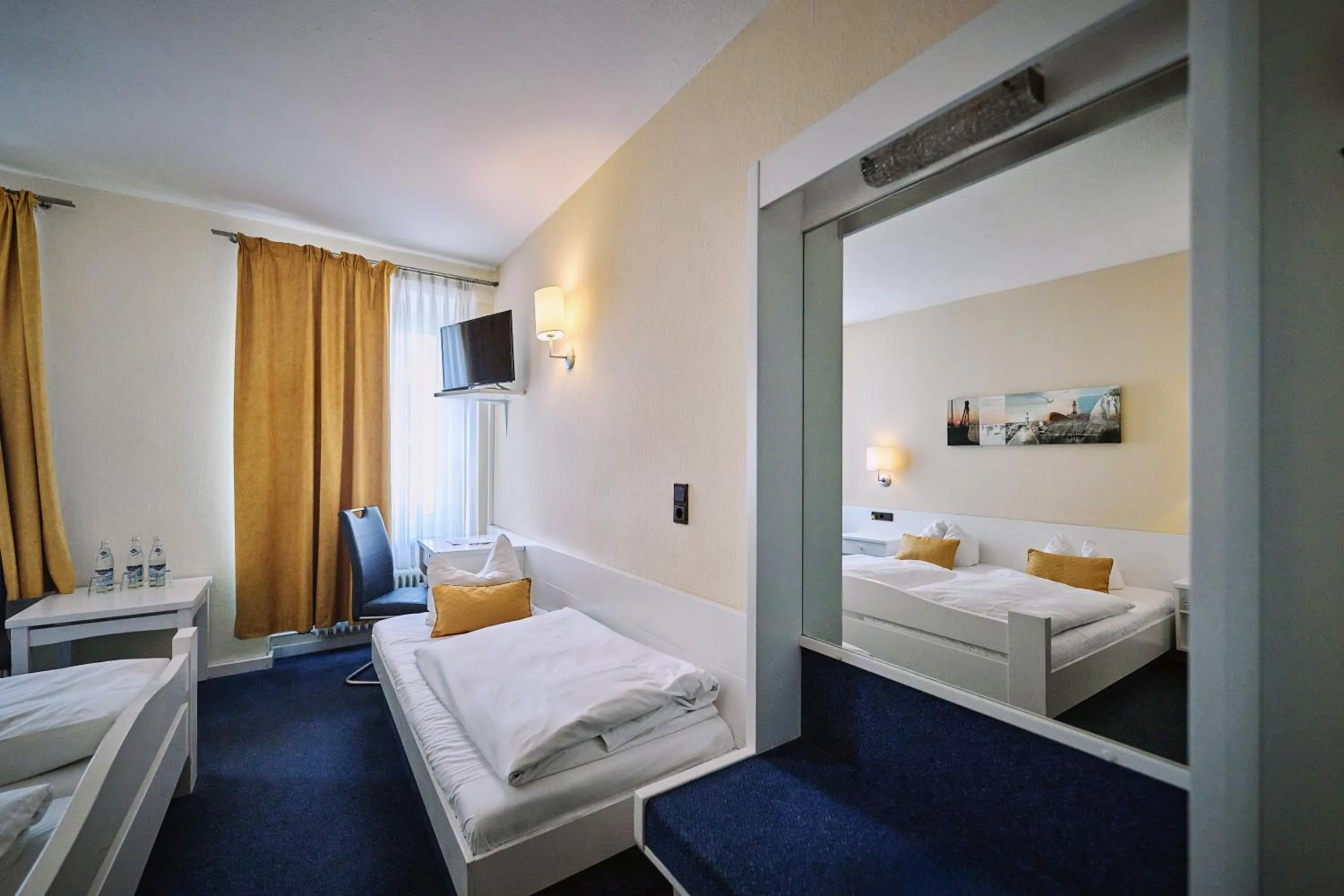 Bed in Herdegen Rooms - Self Check-in