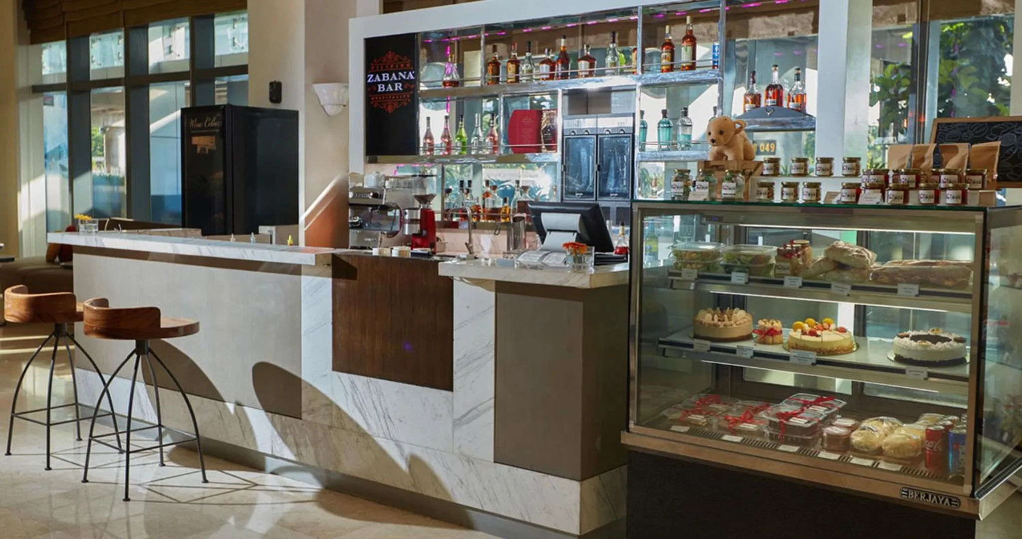 Lounge or bar in Savoy Hotel Manila near Airport NAIA Terminal 3 MNL