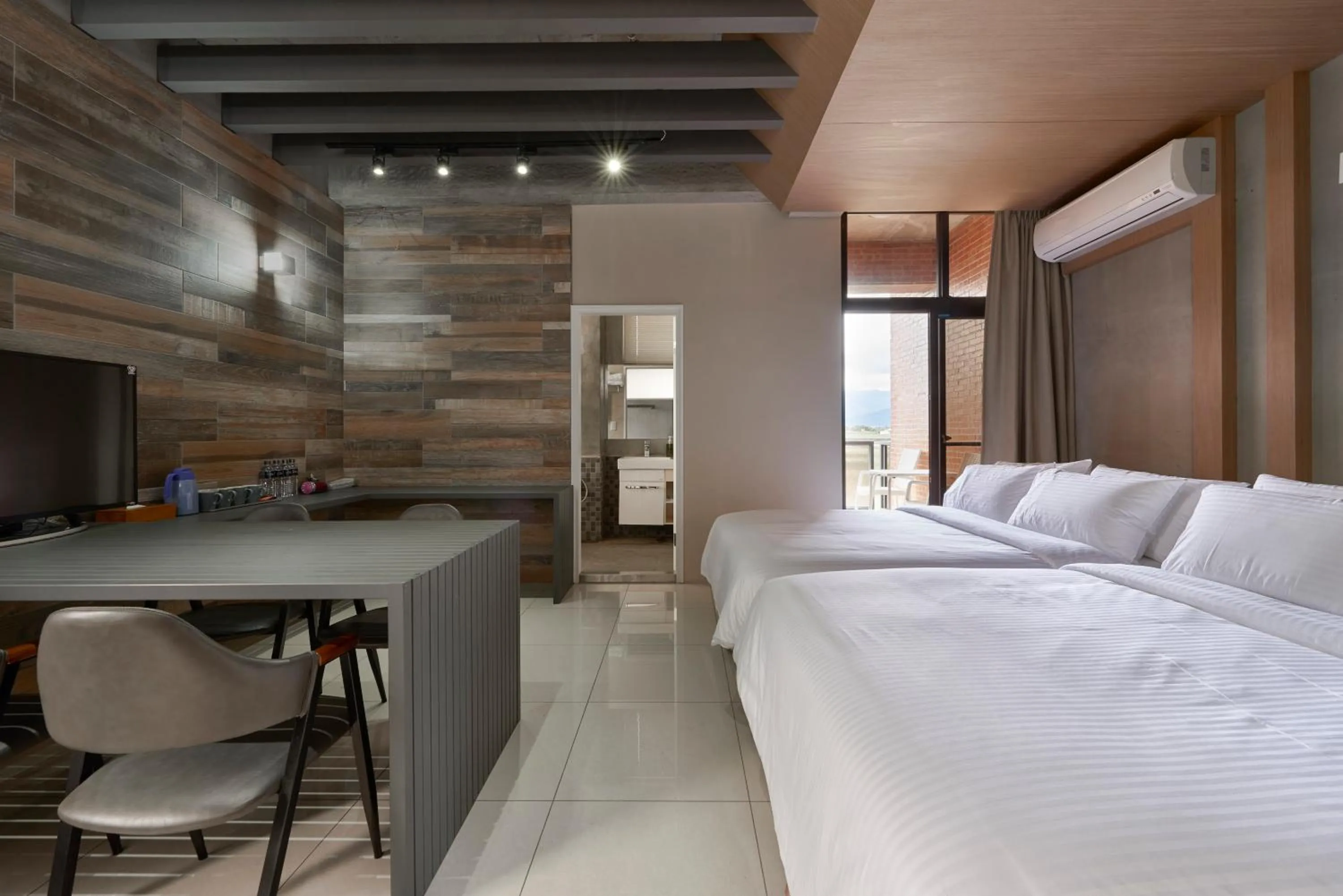 Photo of the whole room, Bed in Enjoy Sanheyuan