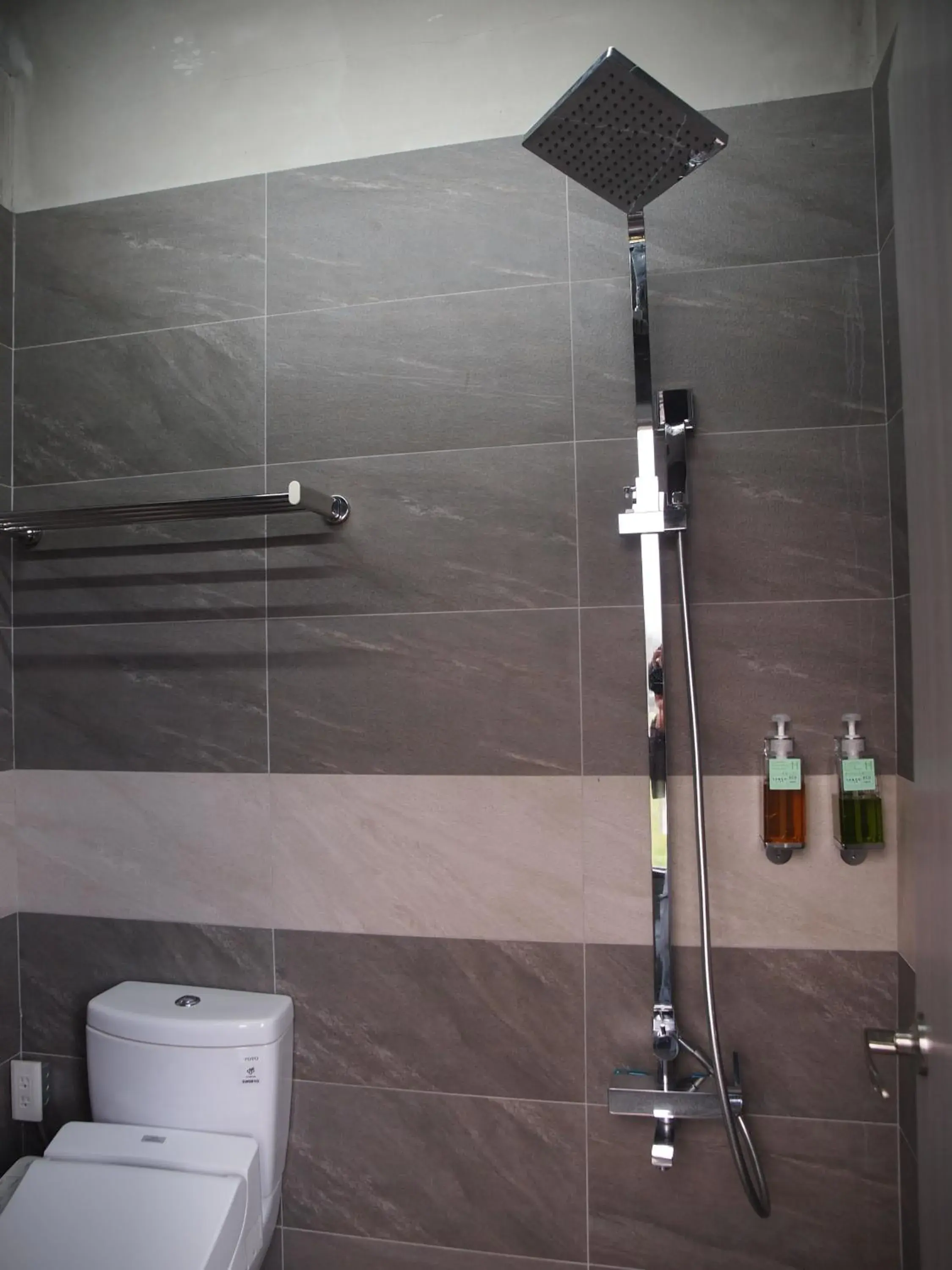 Family Room with Shower in Enjoy Sanheyuan Family Room with Shower in Enjoy Sanheyuan