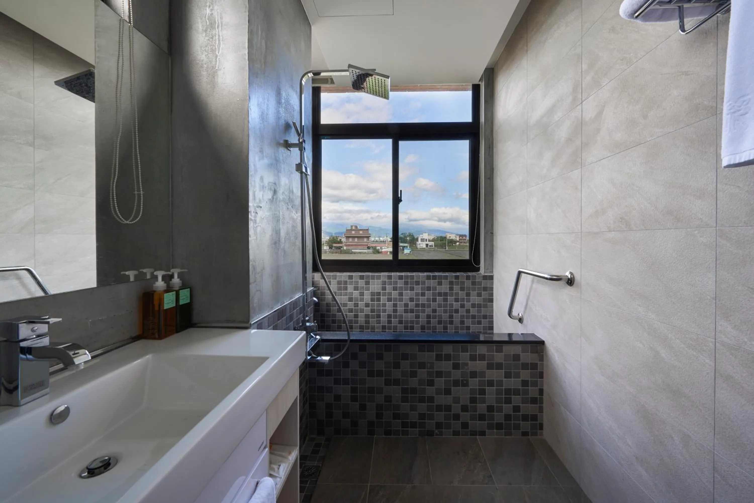 Shower in Enjoy Sanheyuan