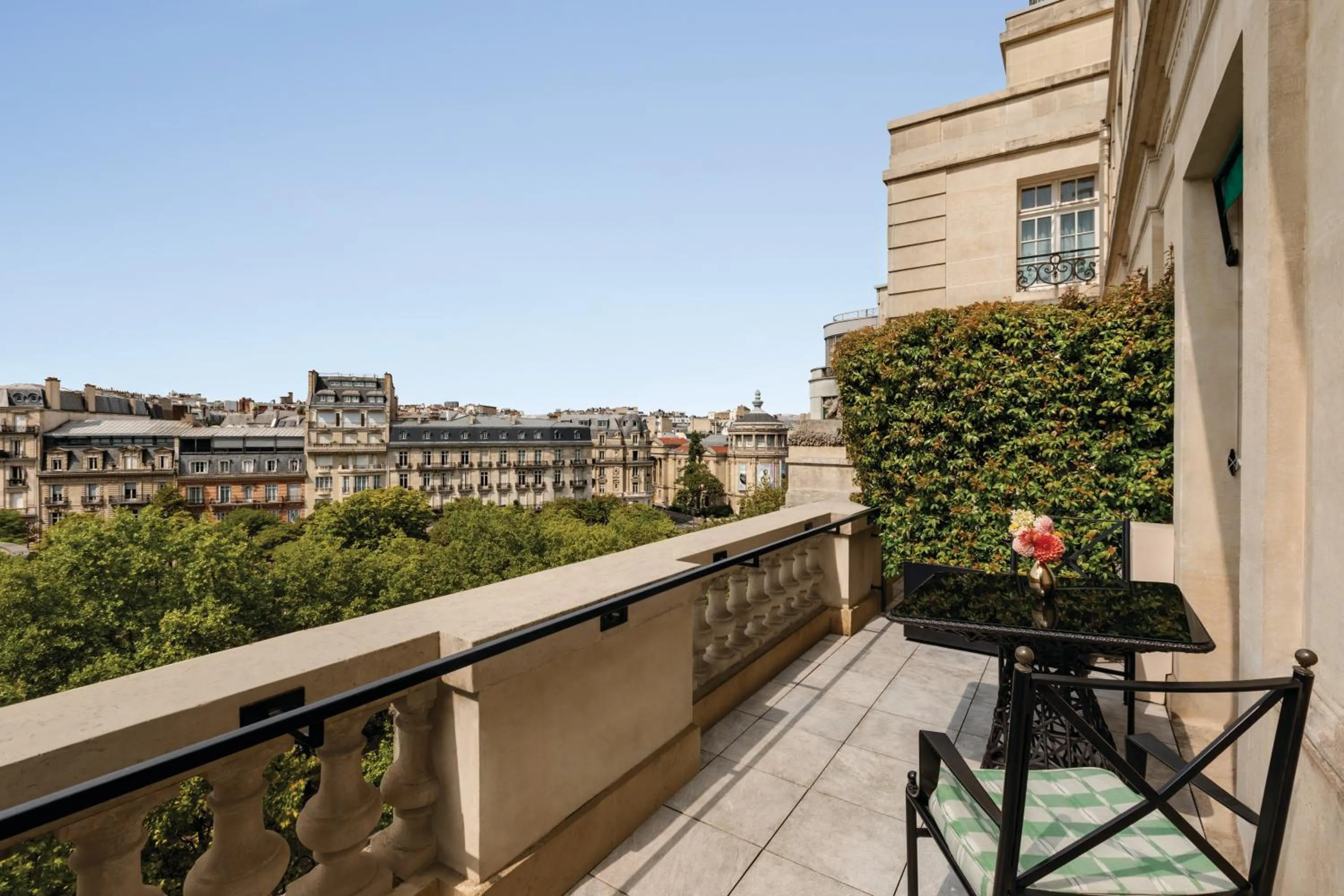 Balcony/Terrace in Shangri-La Paris