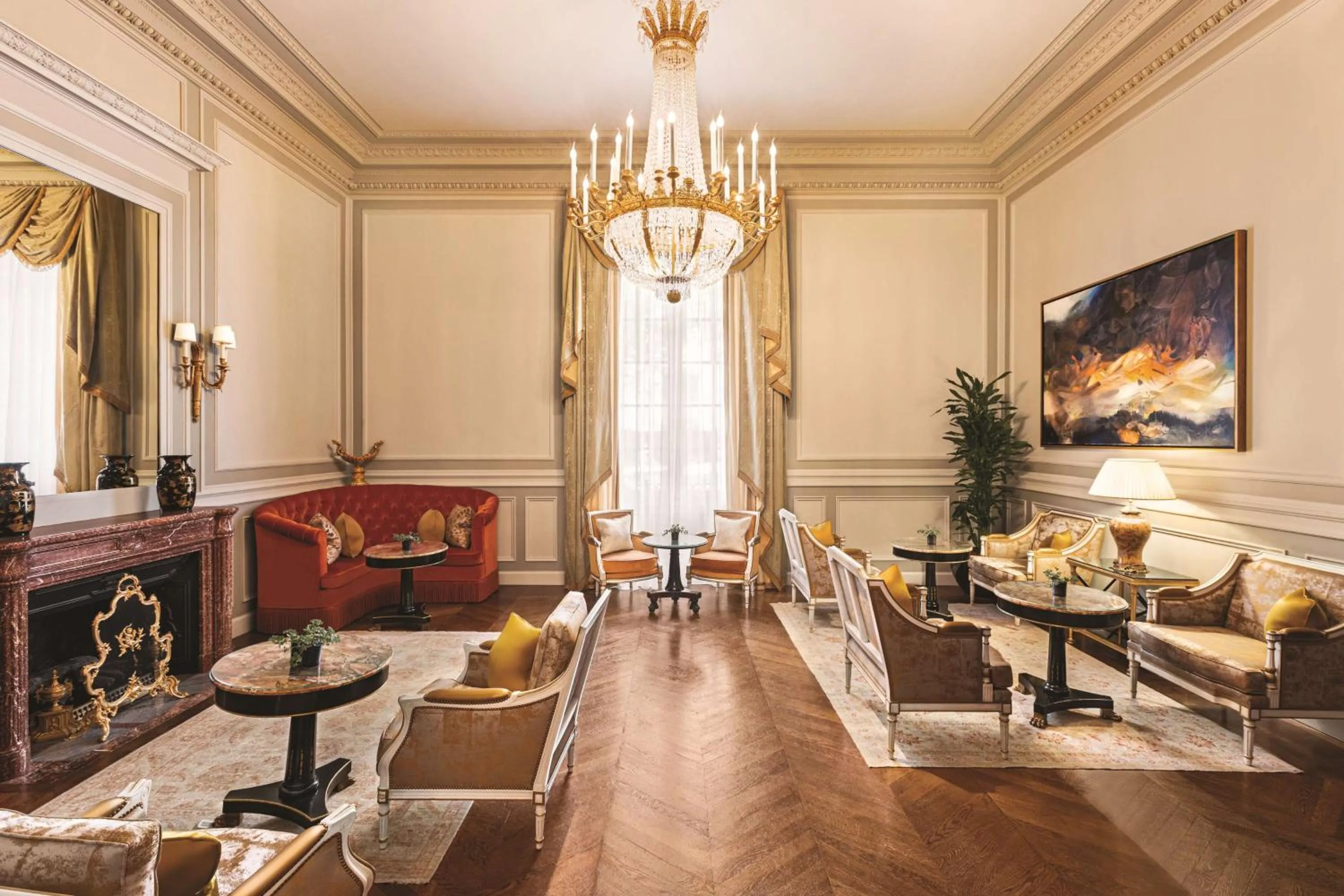 Lounge or bar in Shangri-La Paris