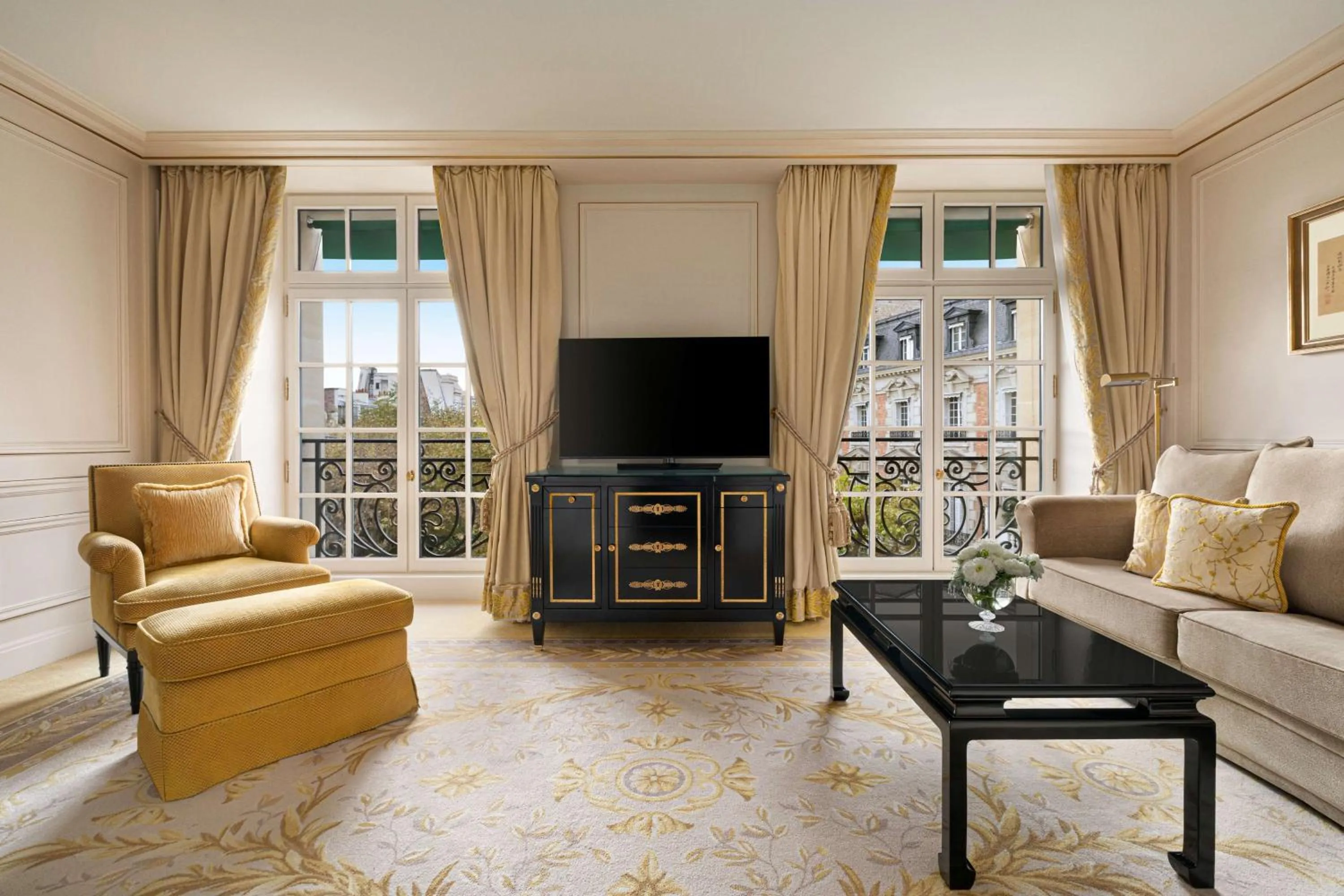 Photo of the whole room in Shangri-La Paris