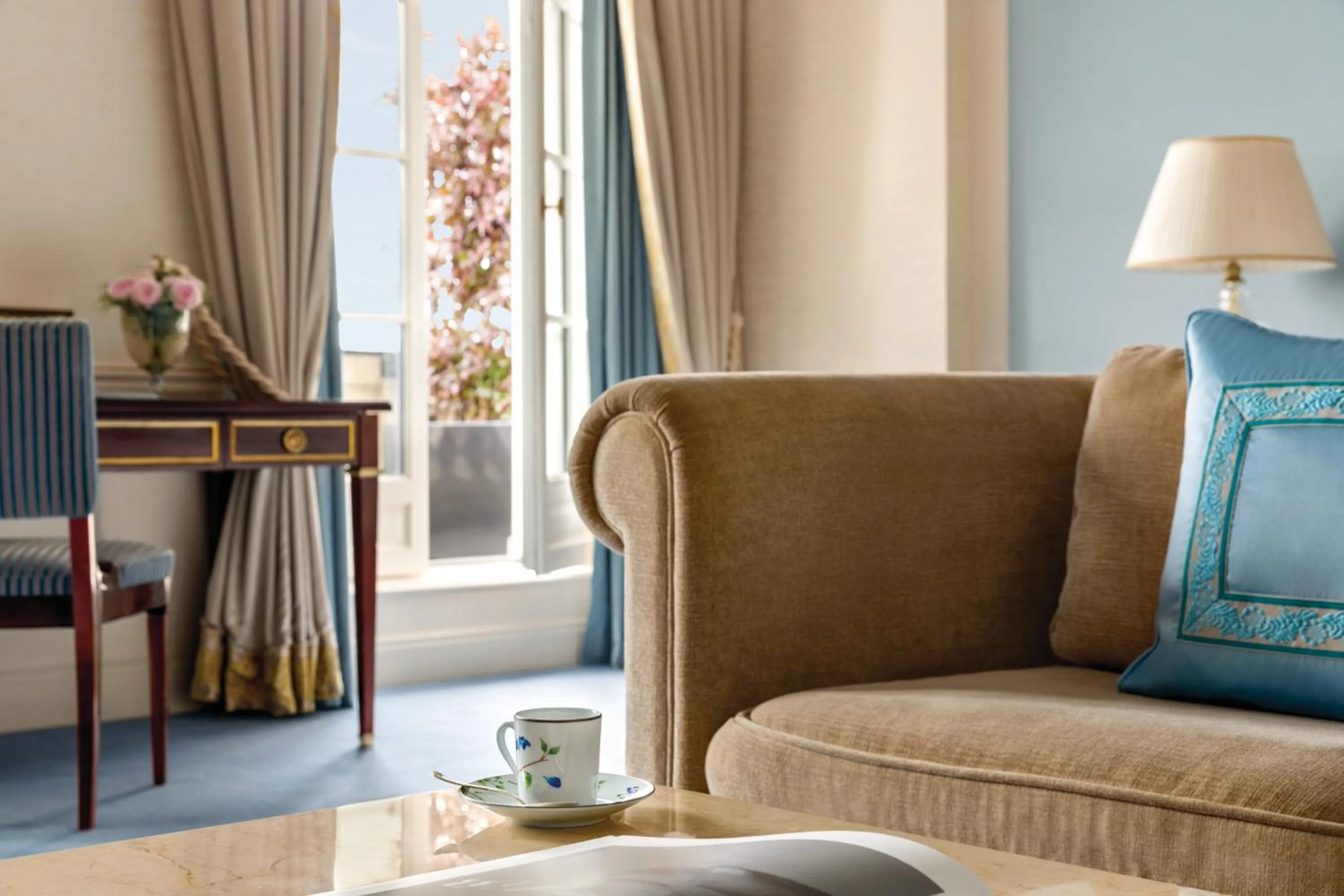 Living room in Shangri-La Paris