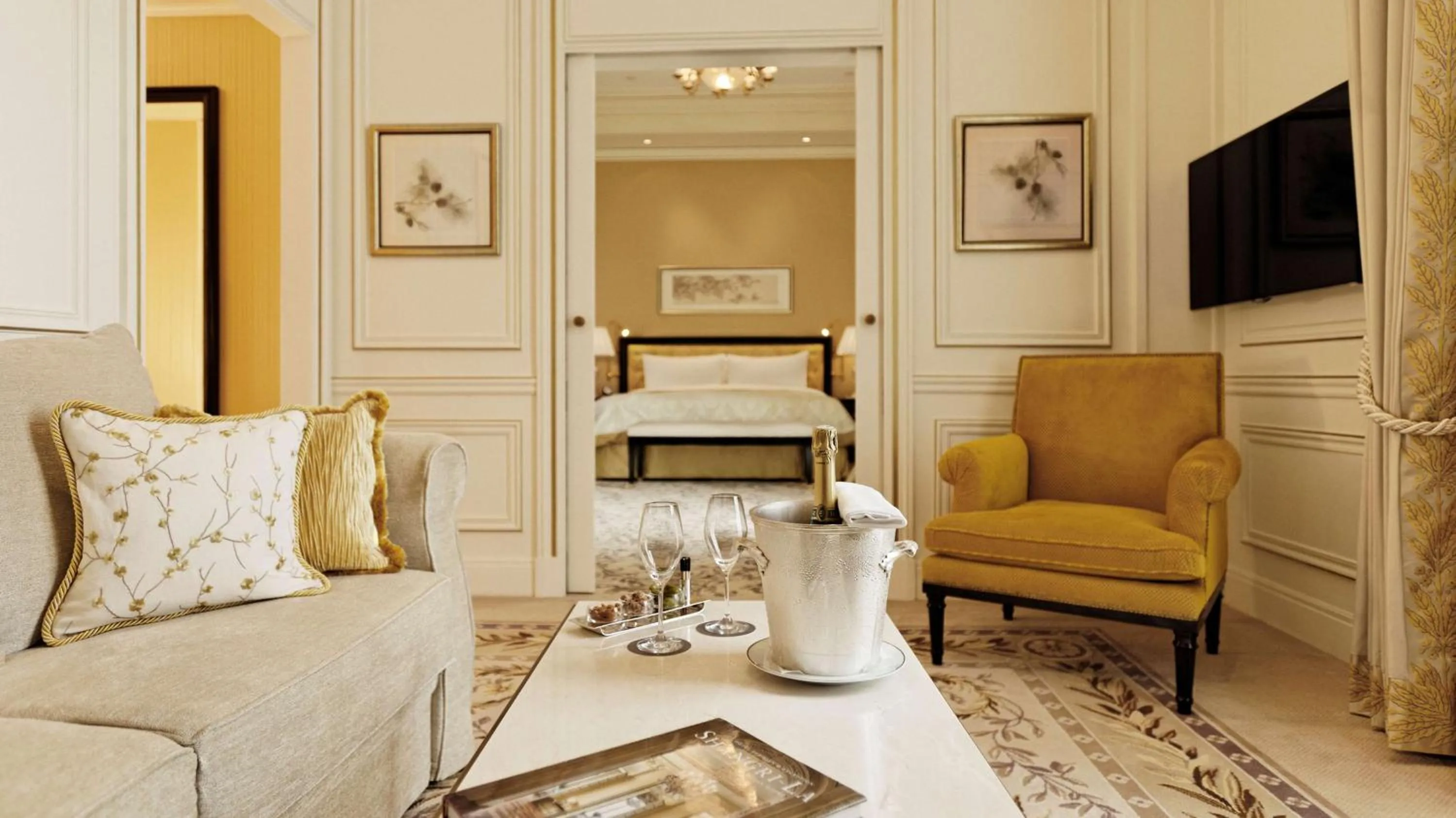 Photo of the whole room in Shangri-La Paris