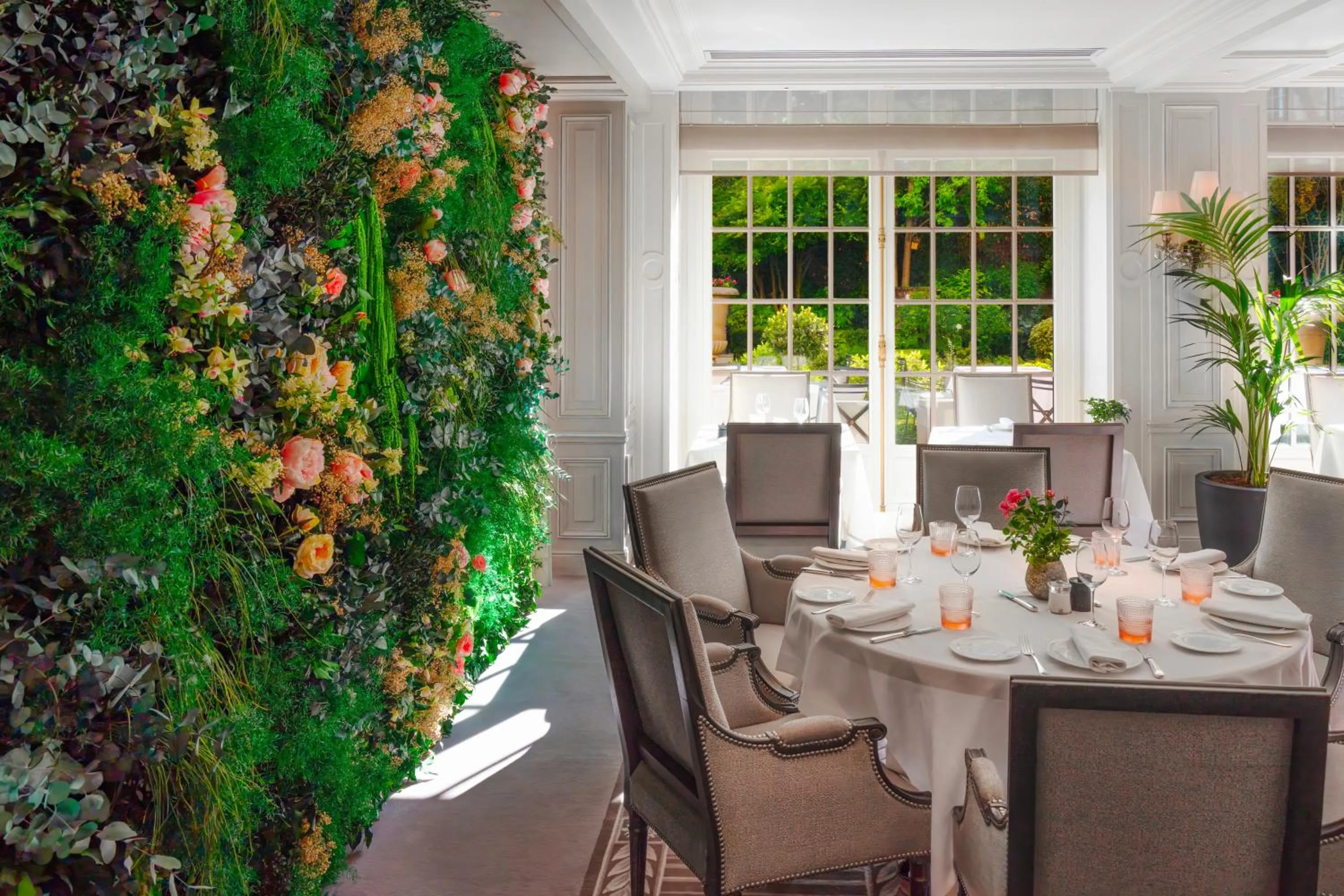 Restaurant/places to eat in Shangri-La Paris