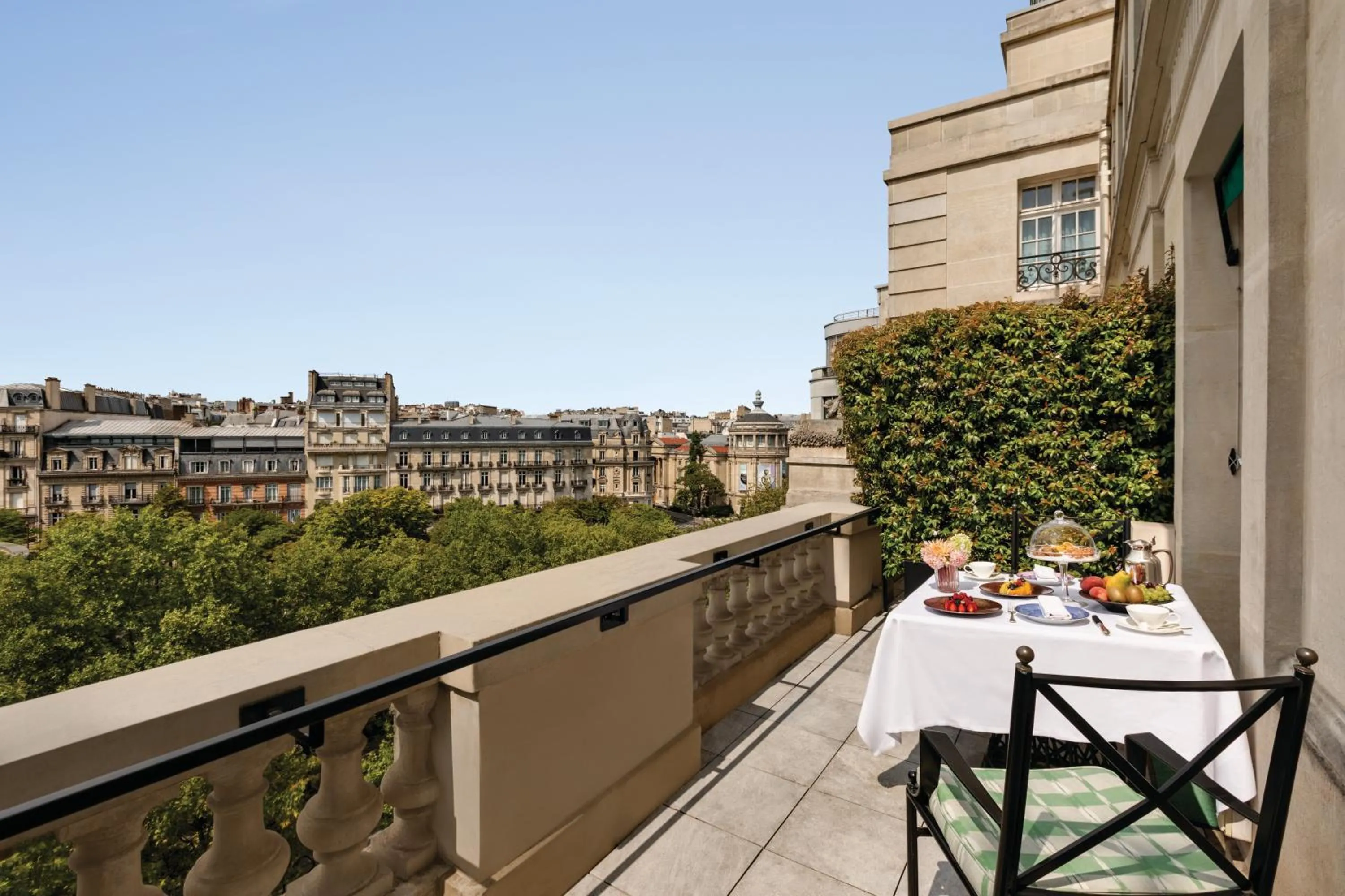 Balcony/Terrace in Shangri-La Paris