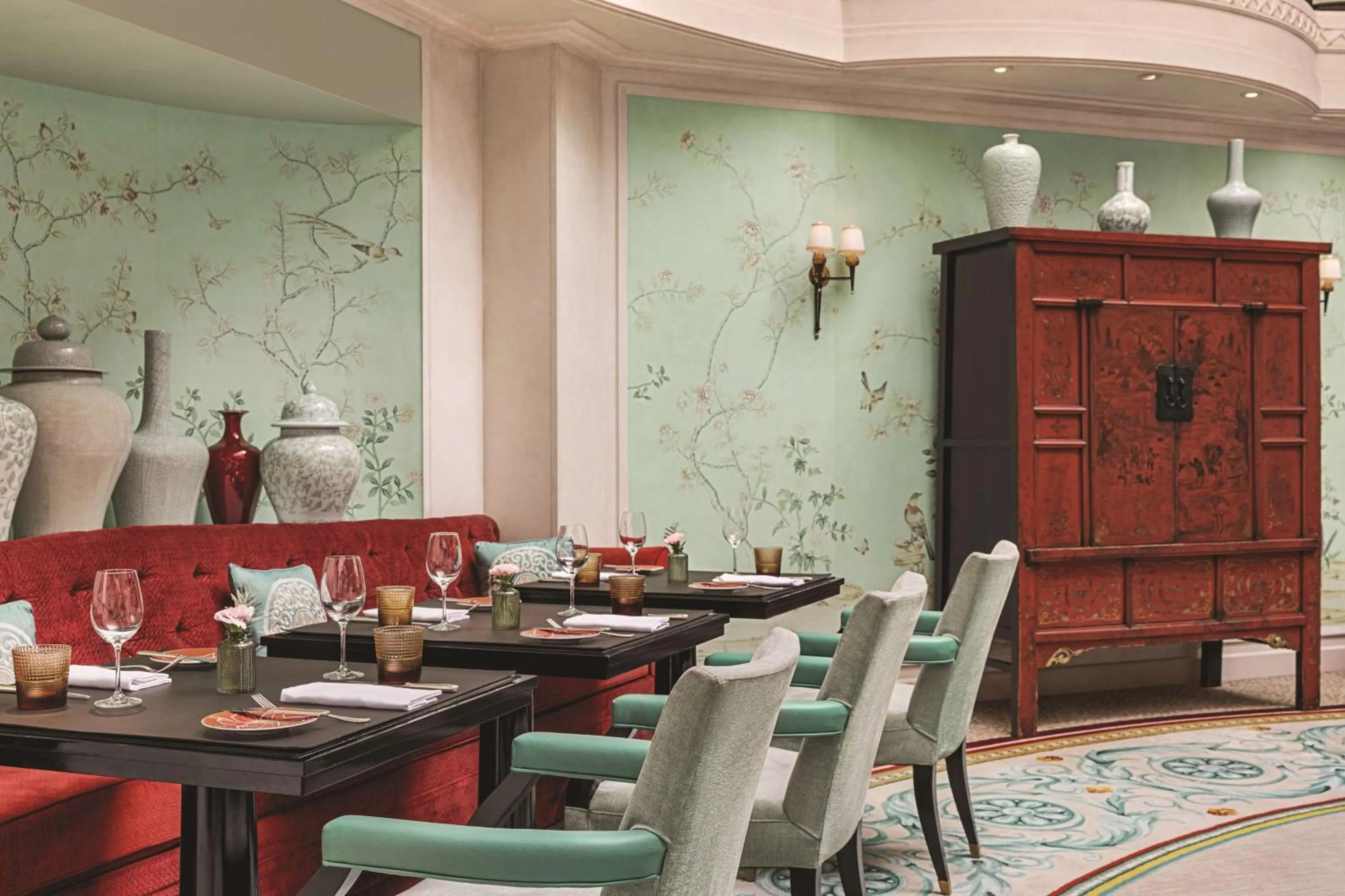 Restaurant/places to eat in Shangri-La Paris