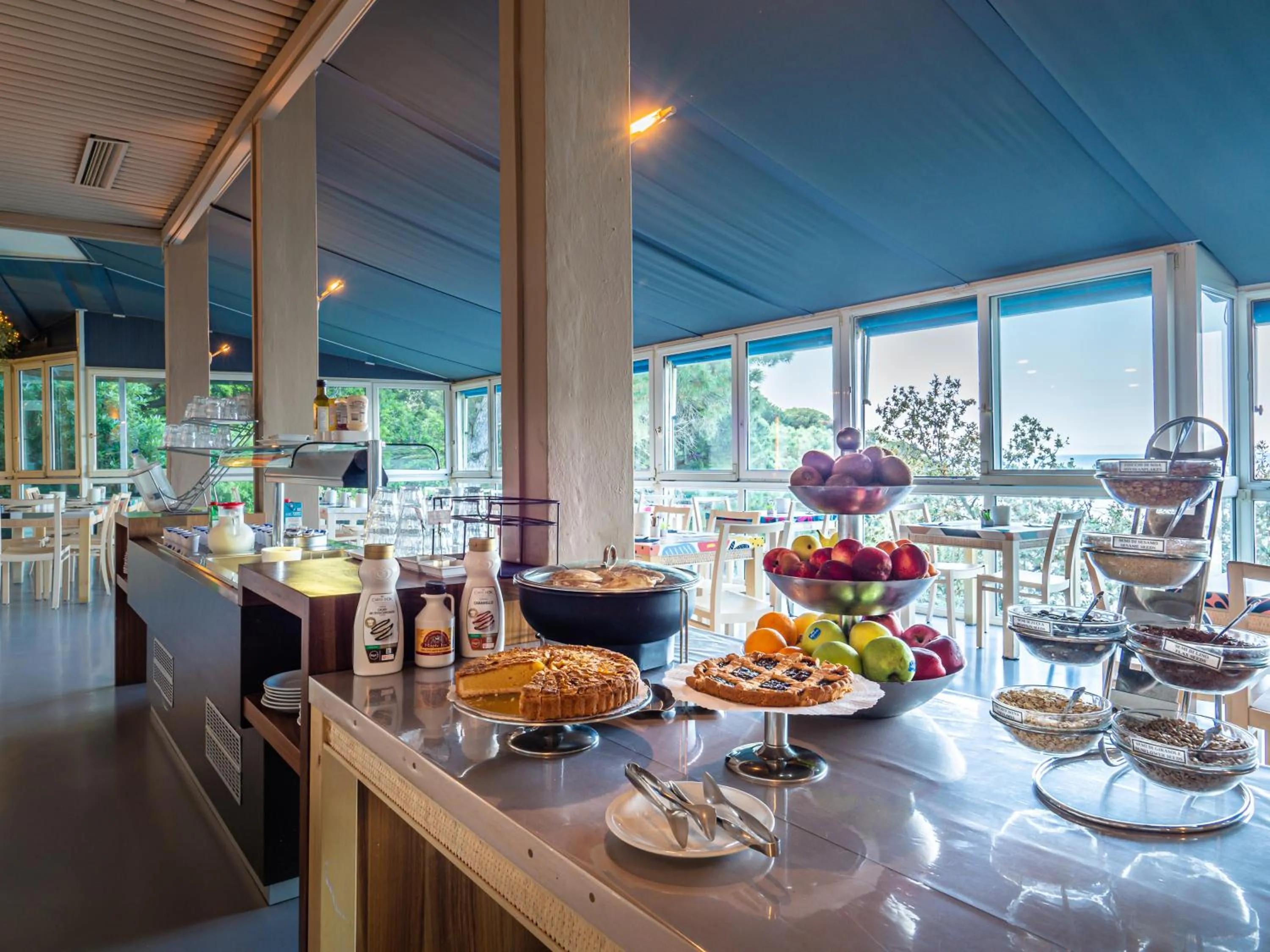 Buffet breakfast in Hotel Il Nido