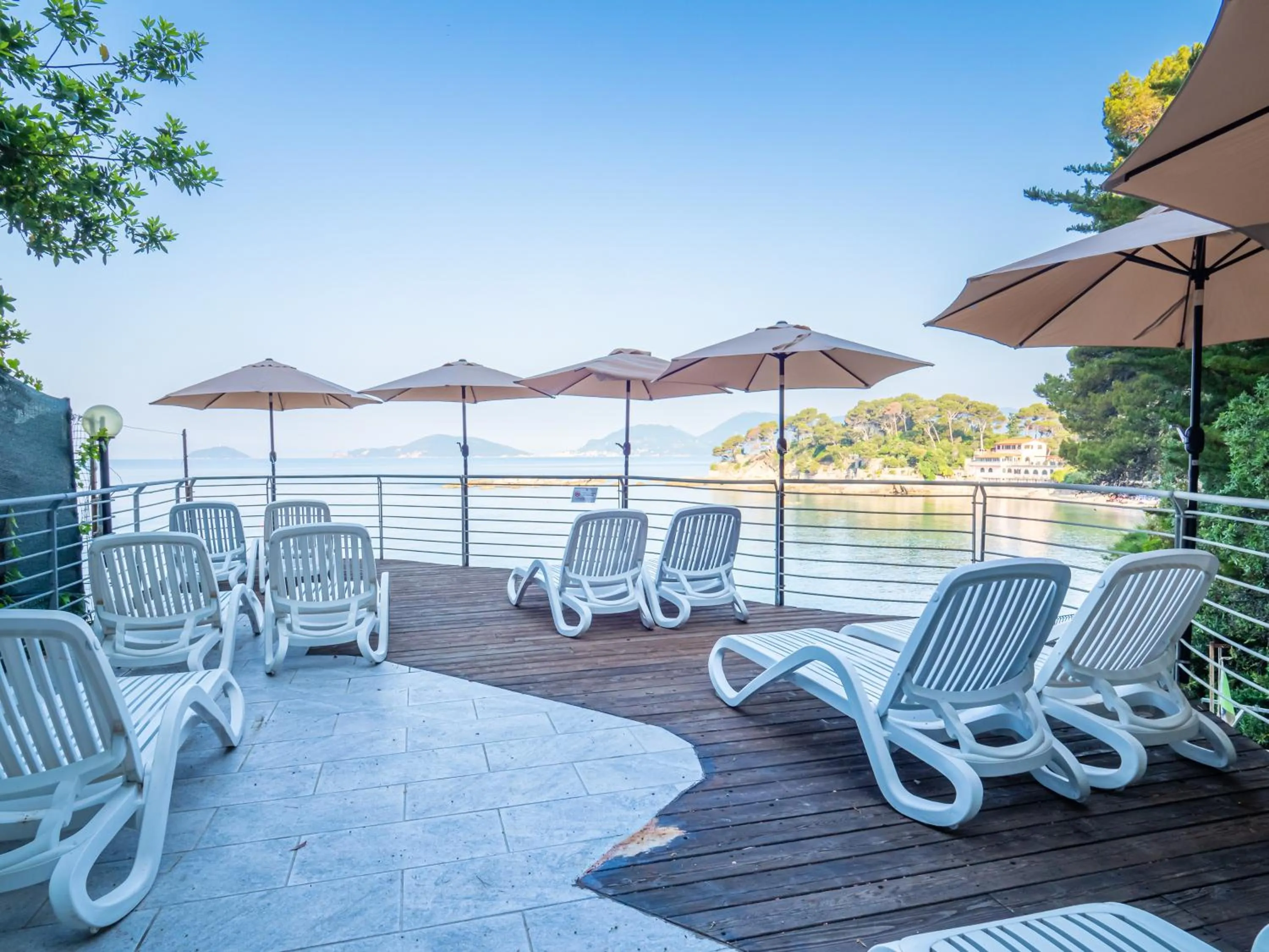 sunbed in Hotel Il Nido