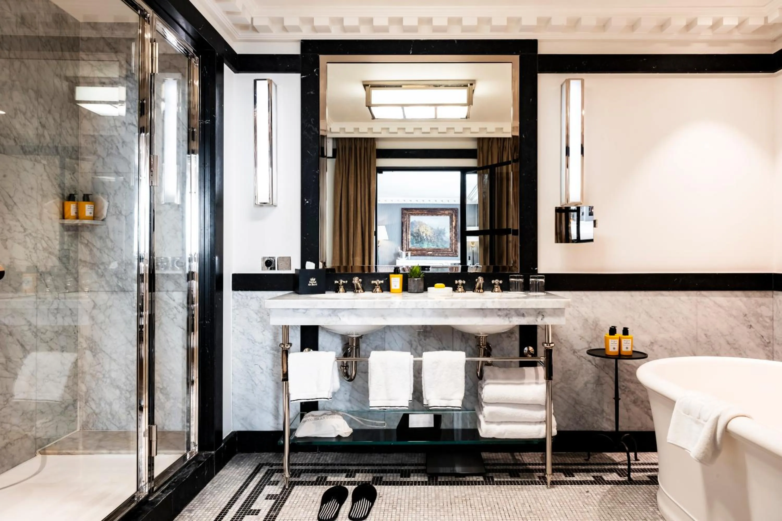 Bathroom in Hôtel de Berri Champs-Élysées, a Luxury Collection Hotel