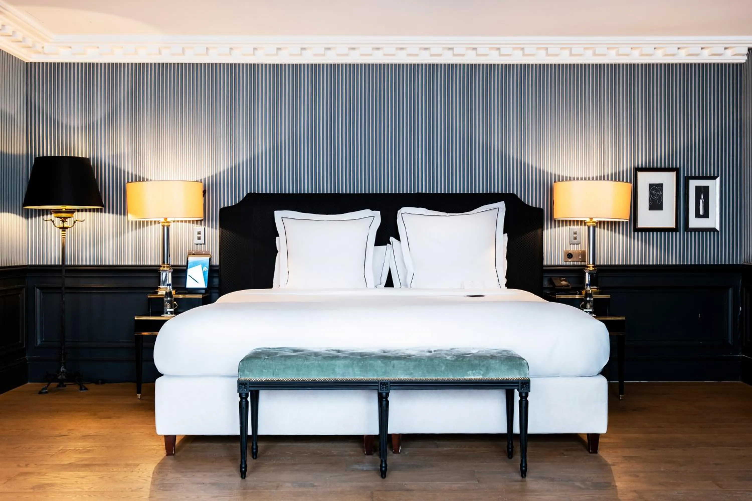 Bed in Hôtel de Berri Champs-Élysées, a Luxury Collection Hotel