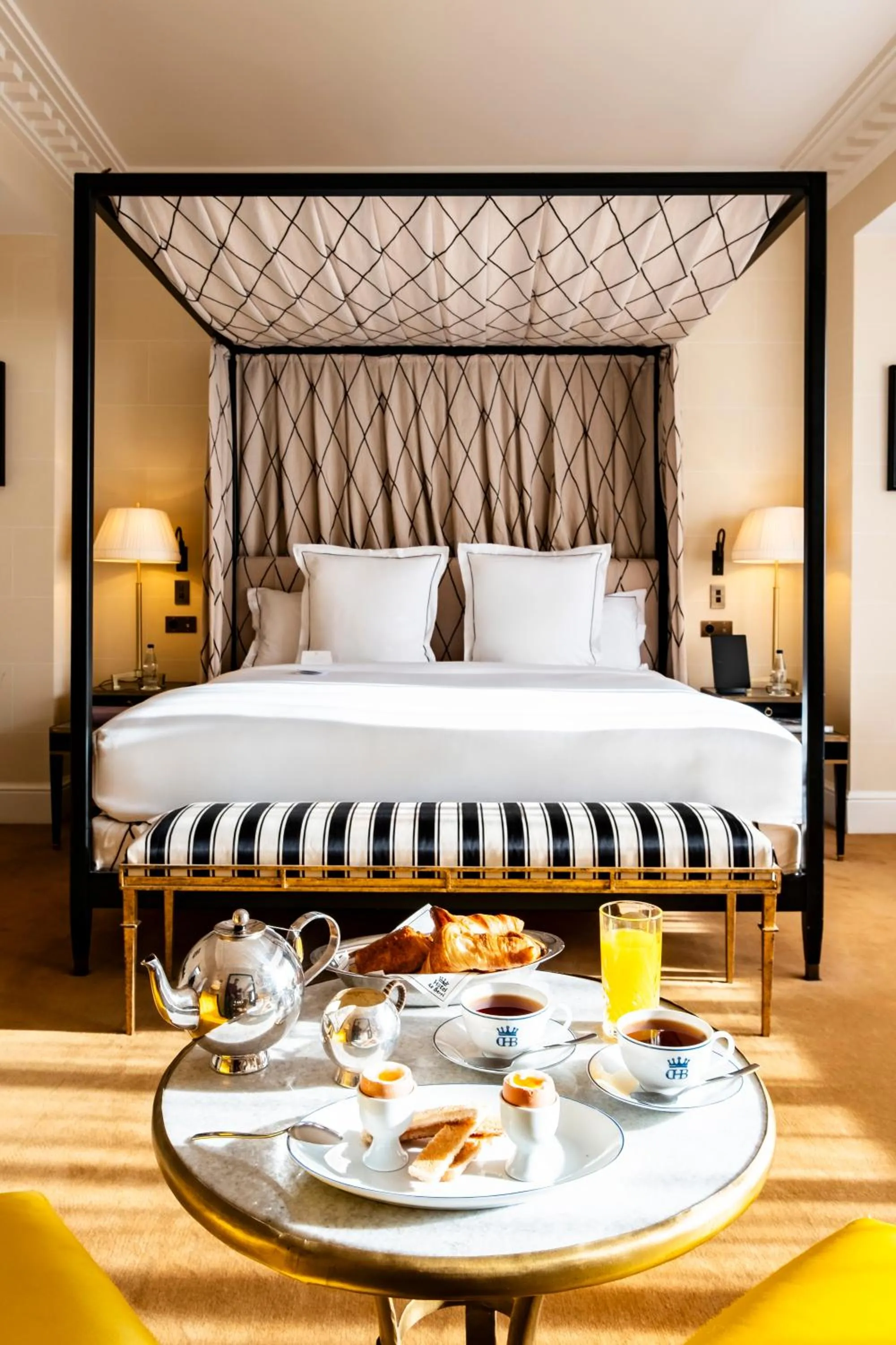 Bed in Hôtel de Berri Champs-Élysées, a Luxury Collection Hotel
