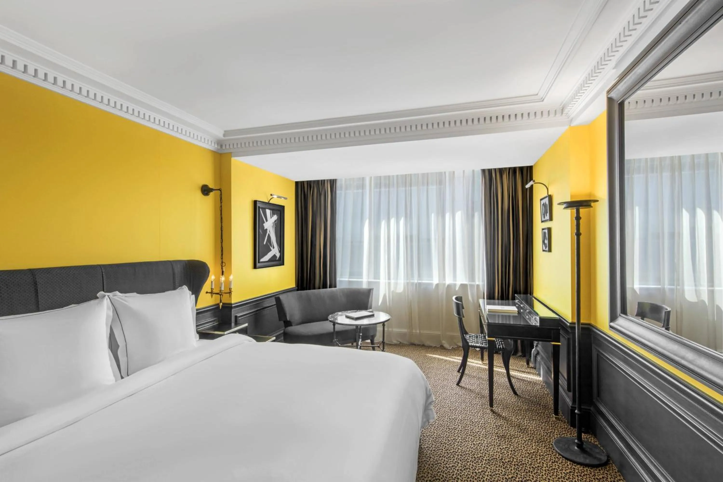 Photo of the whole room, Bed in Hôtel de Berri Champs-Élysées, a Luxury Collection Hotel