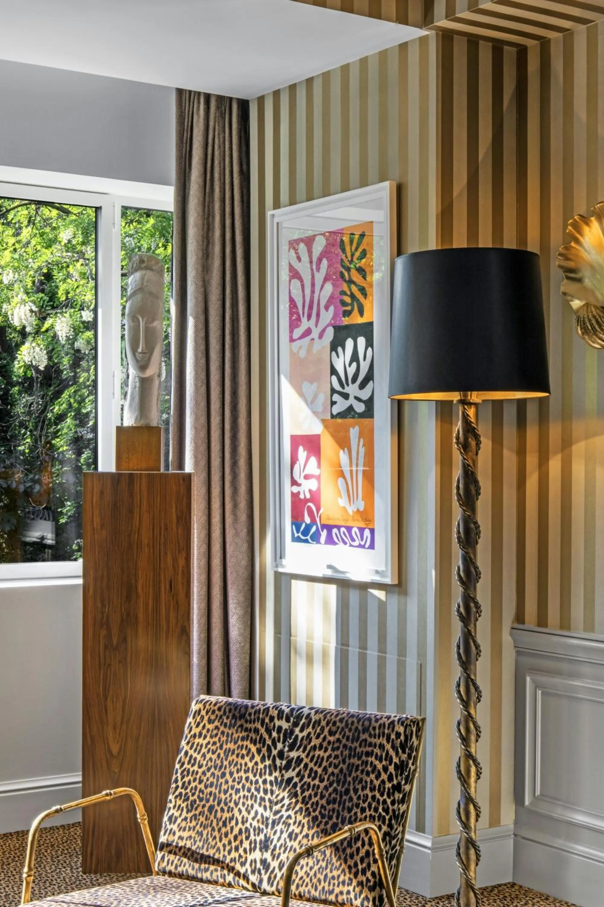 Photo of the whole room in Hôtel de Berri Champs-Élysées, a Luxury Collection Hotel