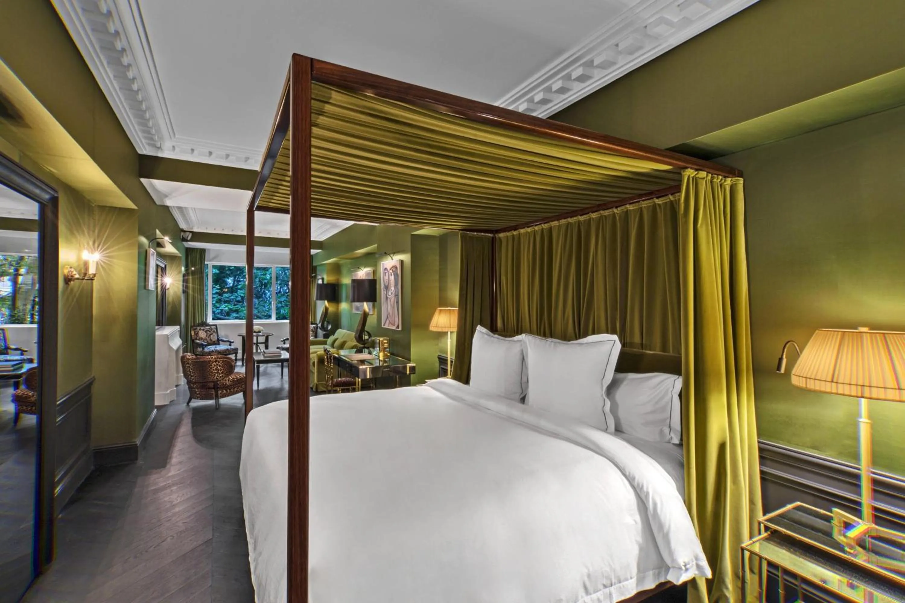 Photo of the whole room, Bed in Hôtel de Berri Champs-Élysées, a Luxury Collection Hotel