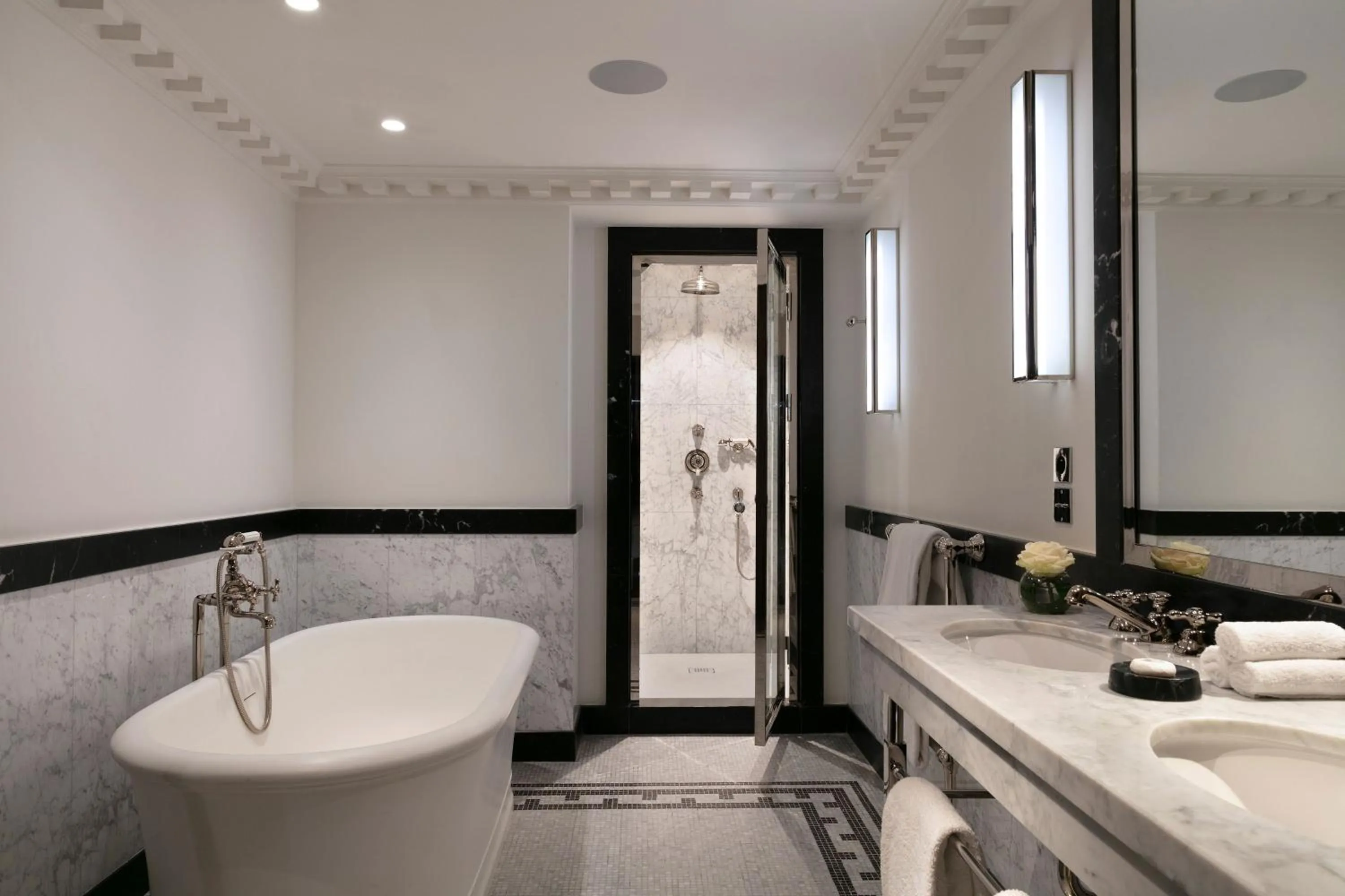Bathroom in Hôtel de Berri Champs-Élysées, a Luxury Collection Hotel