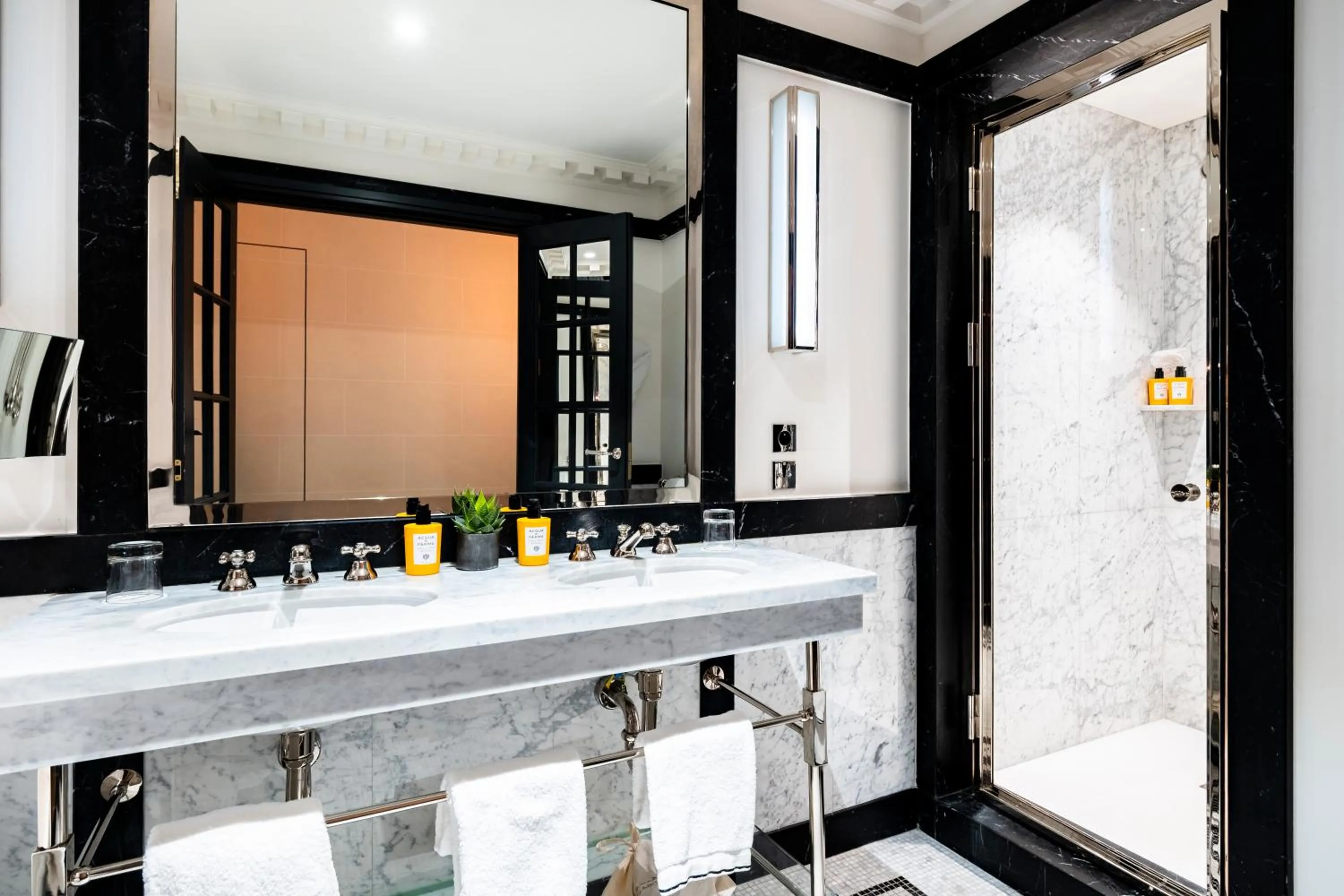 Hôtel de Berri Champs-Élysées, a Luxury Collection Hotel