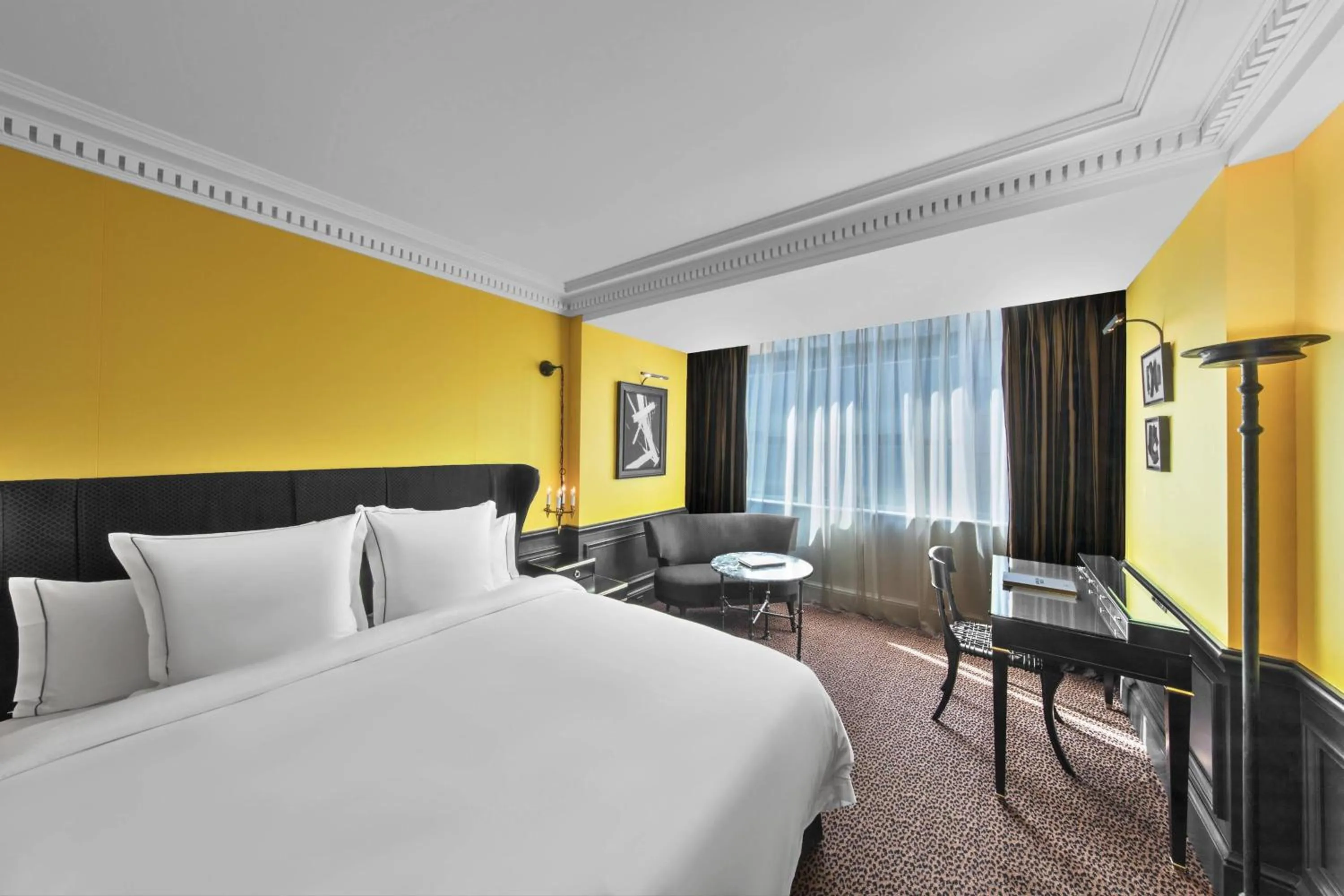 Photo of the whole room, Bed in Hôtel de Berri Champs-Élysées, a Luxury Collection Hotel