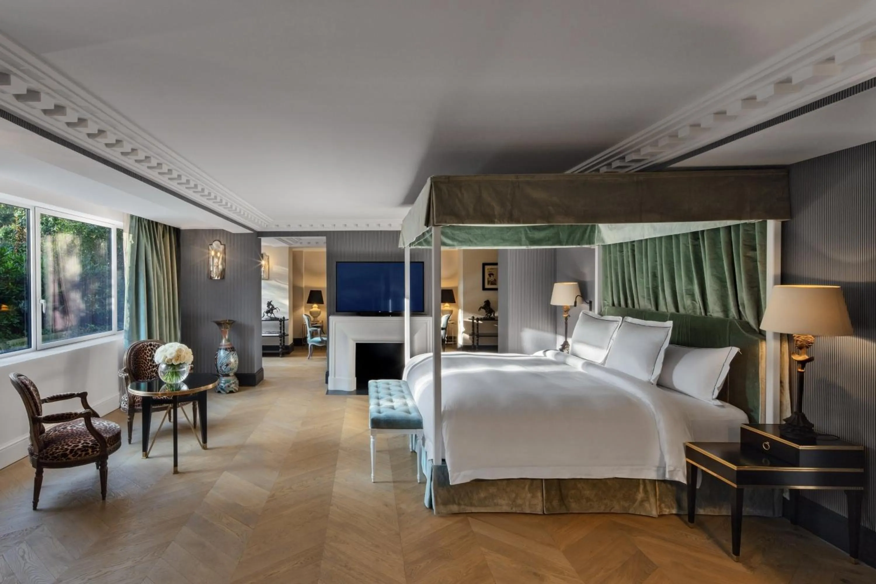 Photo of the whole room, Bed in Hôtel de Berri Champs-Élysées, a Luxury Collection Hotel
