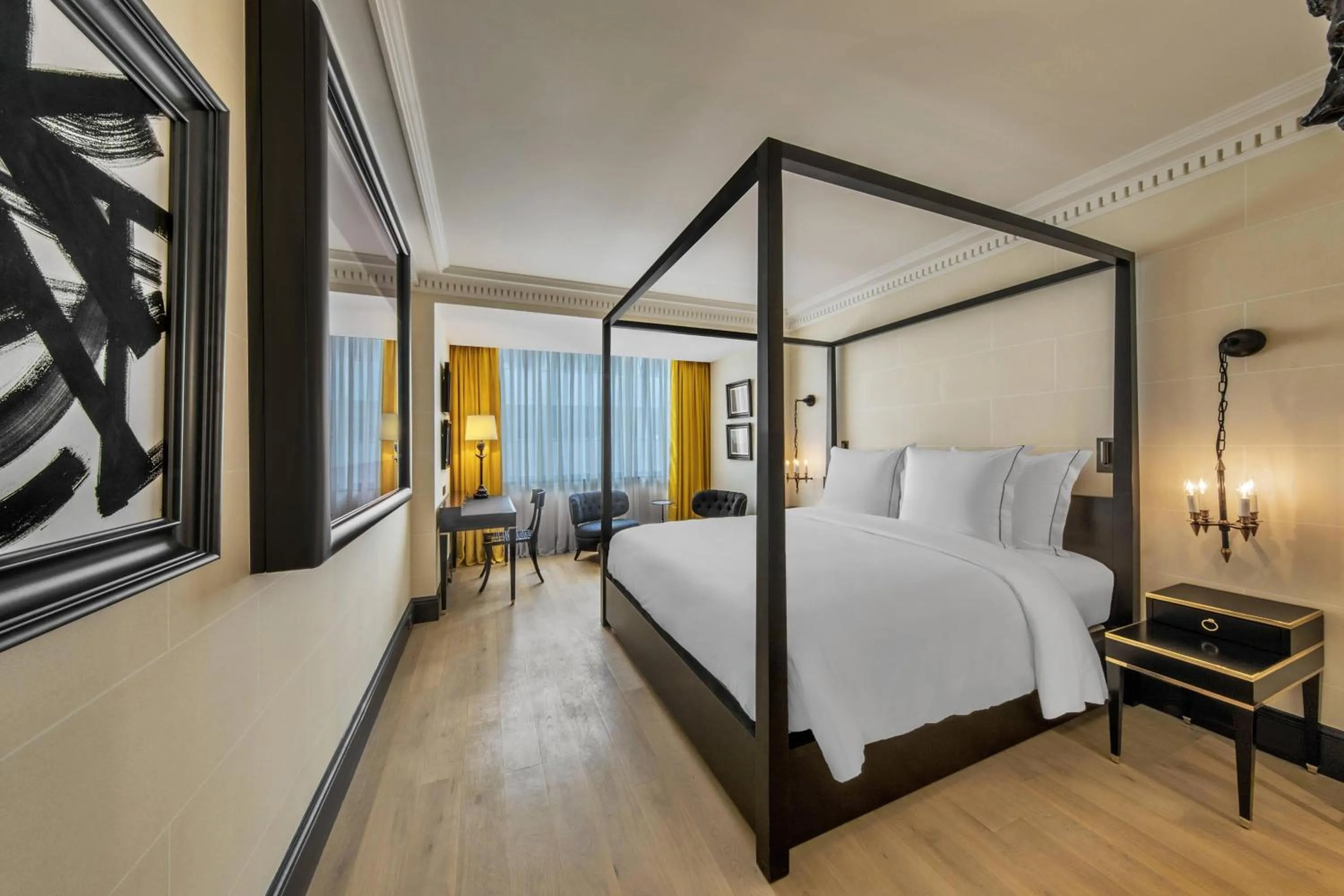 Photo of the whole room, Bed in Hôtel de Berri Champs-Élysées, a Luxury Collection Hotel