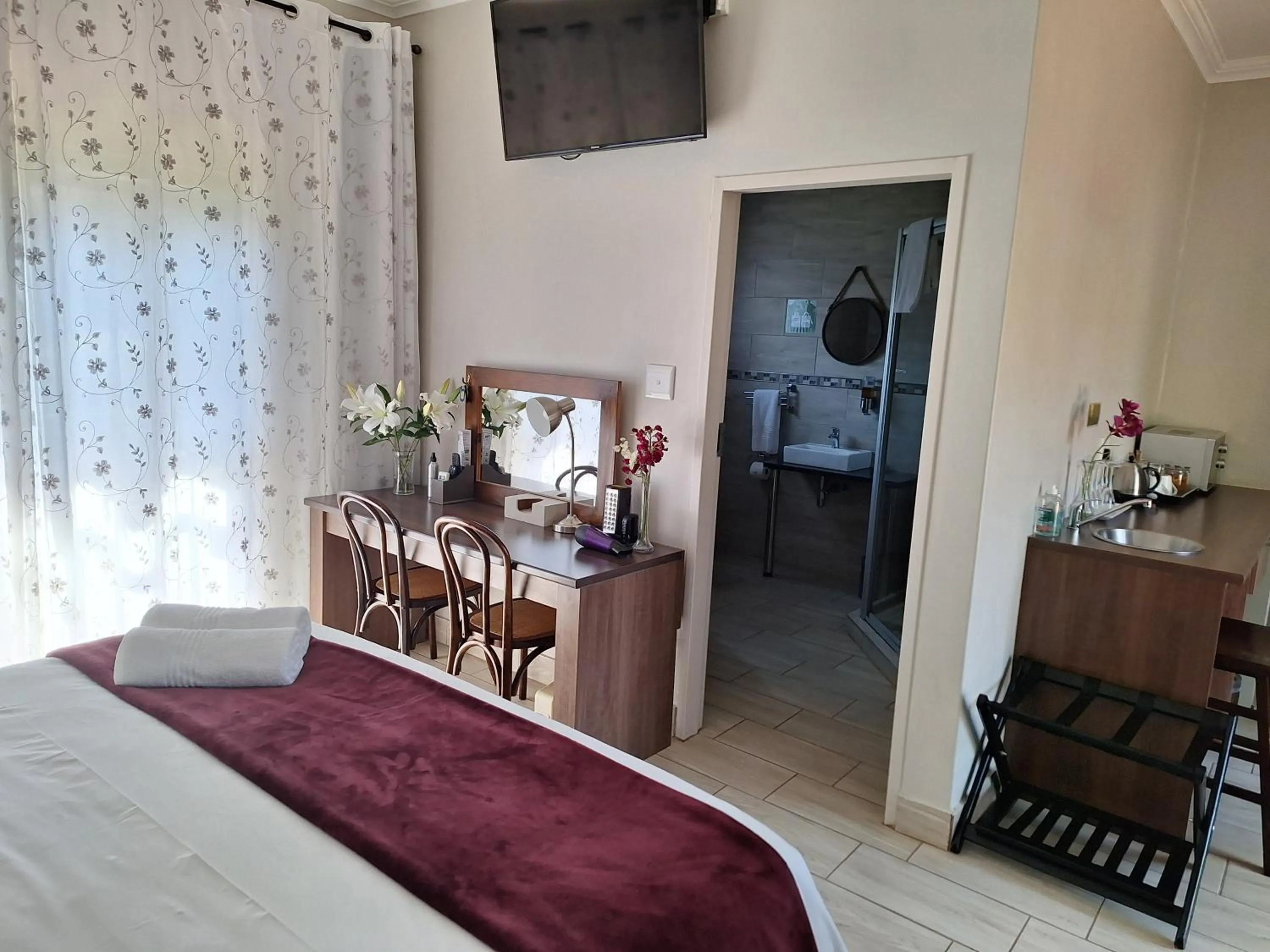 Bedroom, Bed in Three Olives Guesthouse