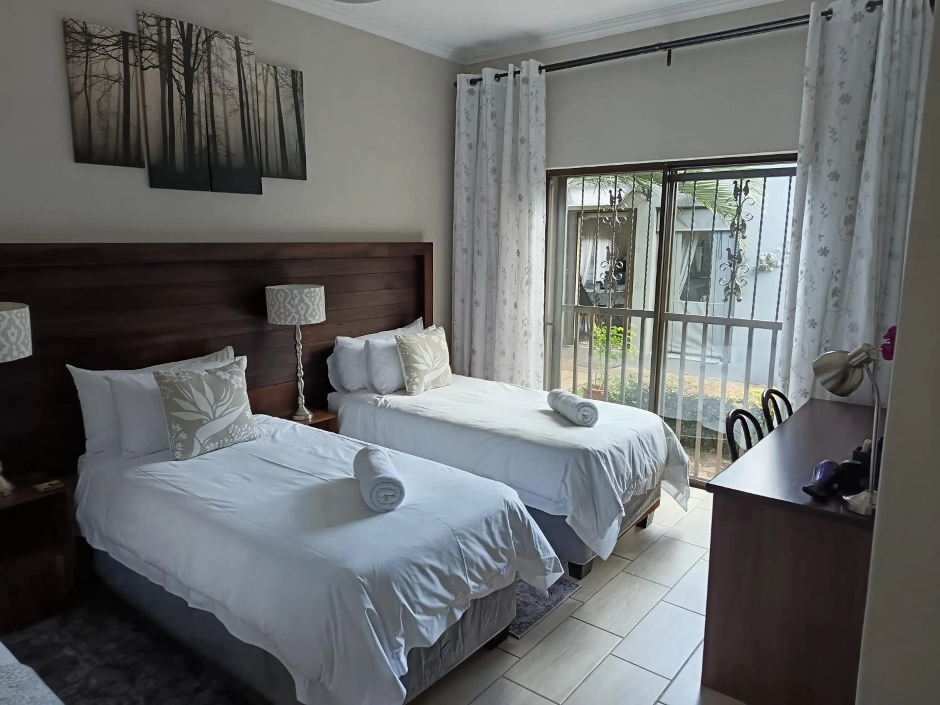 Property building, Bed in Three Olives Guesthouse