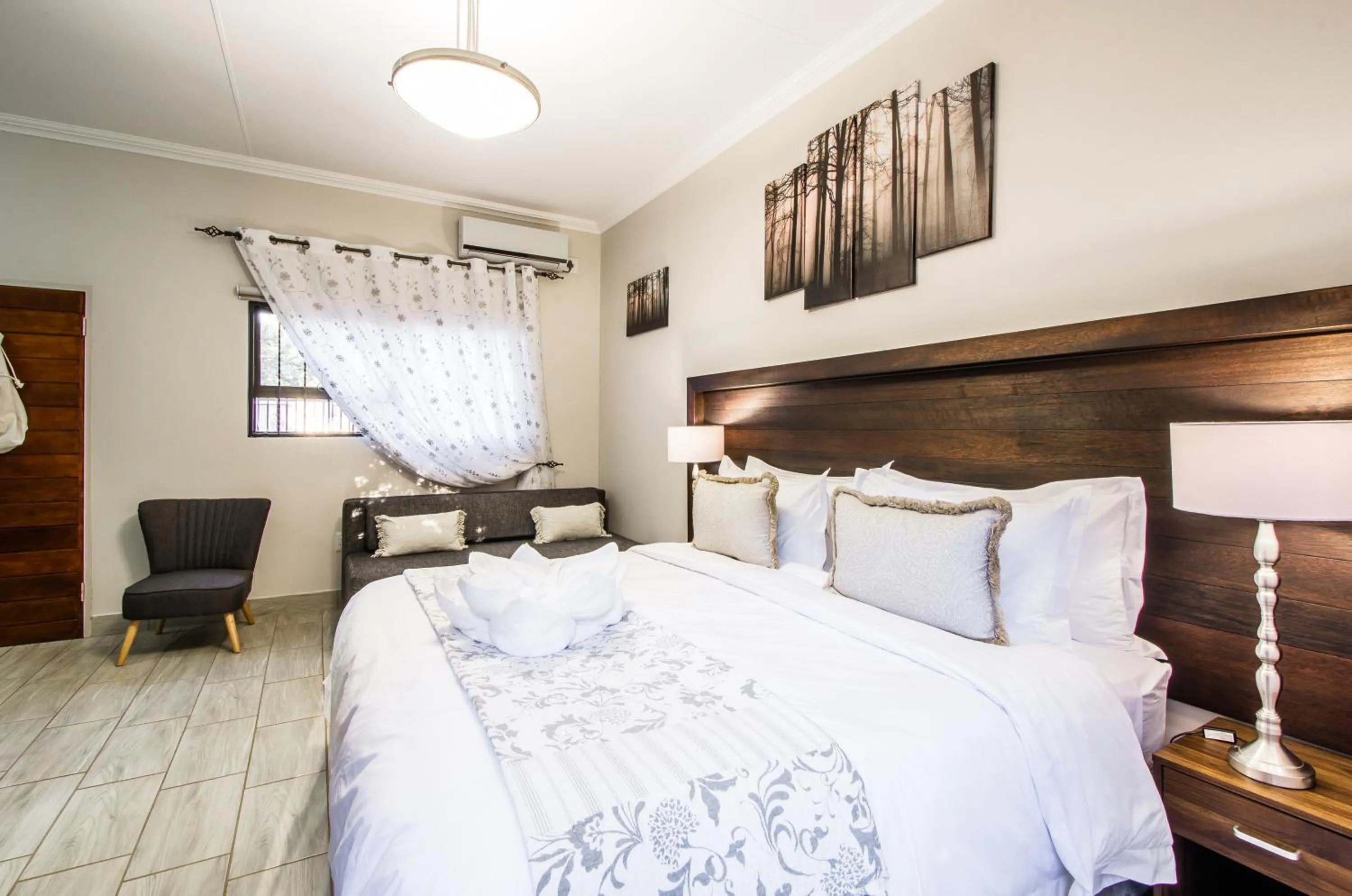 Bedroom, Bed in Three Olives Guesthouse