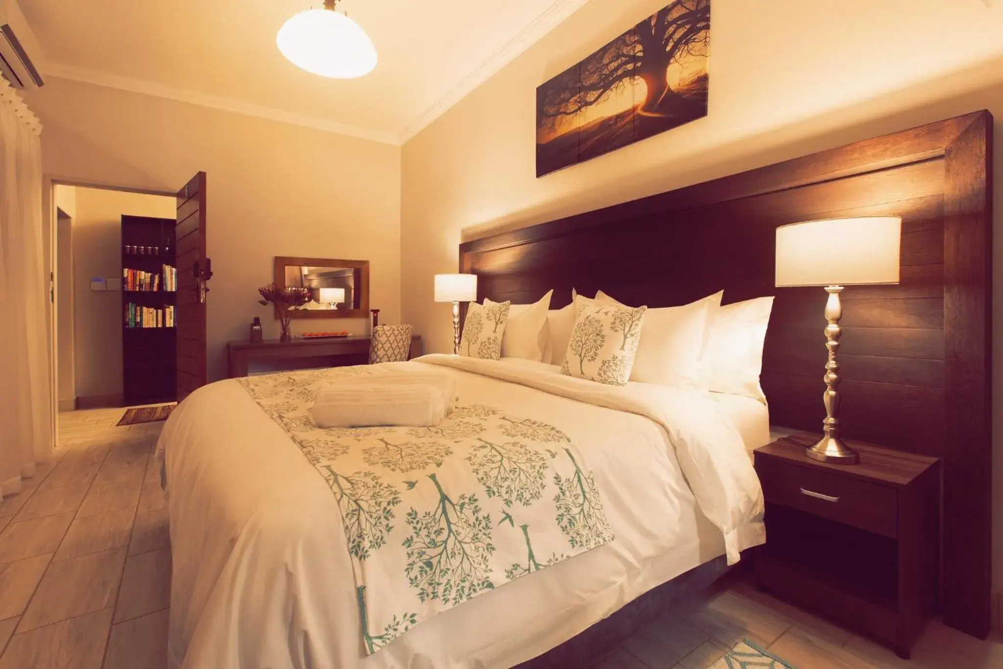 Luxury Double Bedroom in Three Olives Guesthouse Luxury Double Bedroom in Three Olives Guesthouse