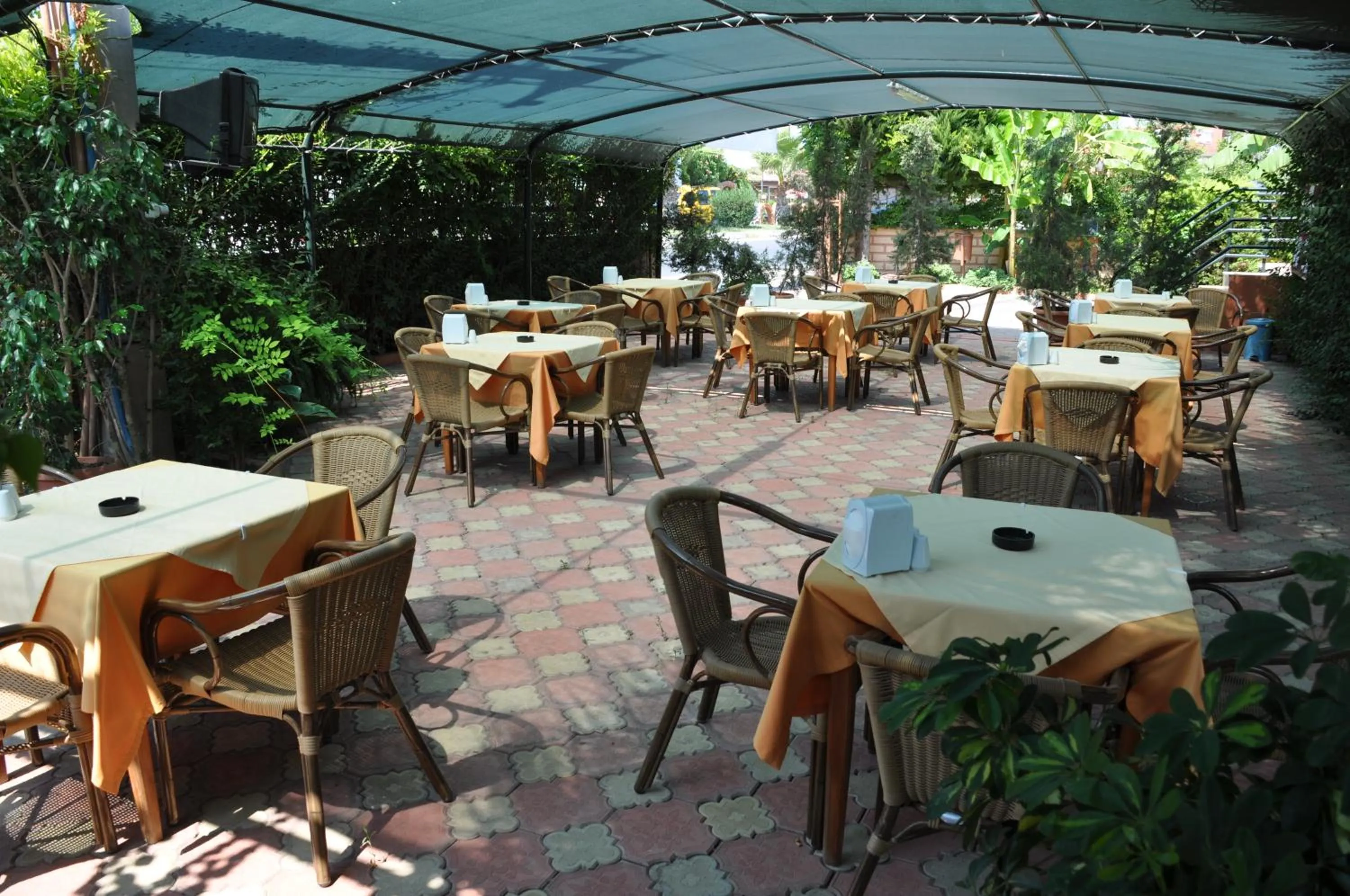 Restaurant/places to eat in Yavuzhan Hotel